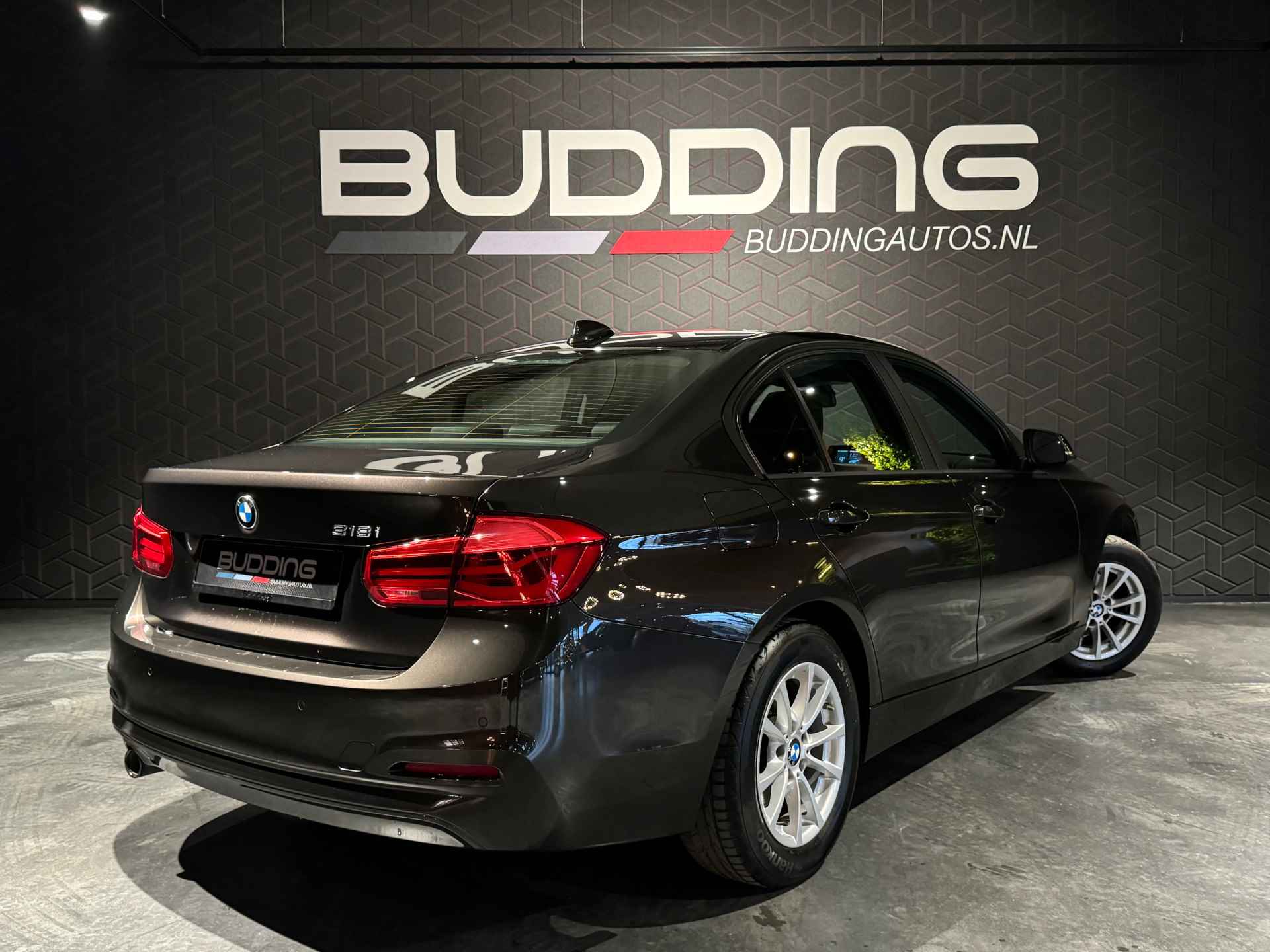 BMW 3 Serie 318i Exe | Led | Navi | PDC - 5/26