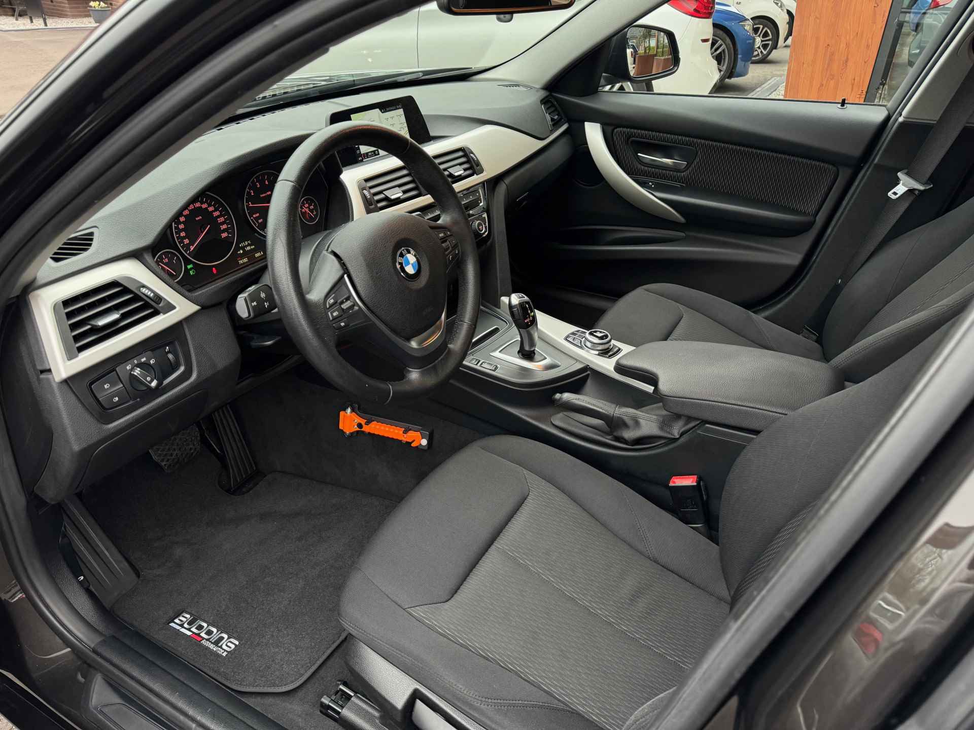 BMW 3 Serie 318i Exe | Led | Navi | PDC - 10/26