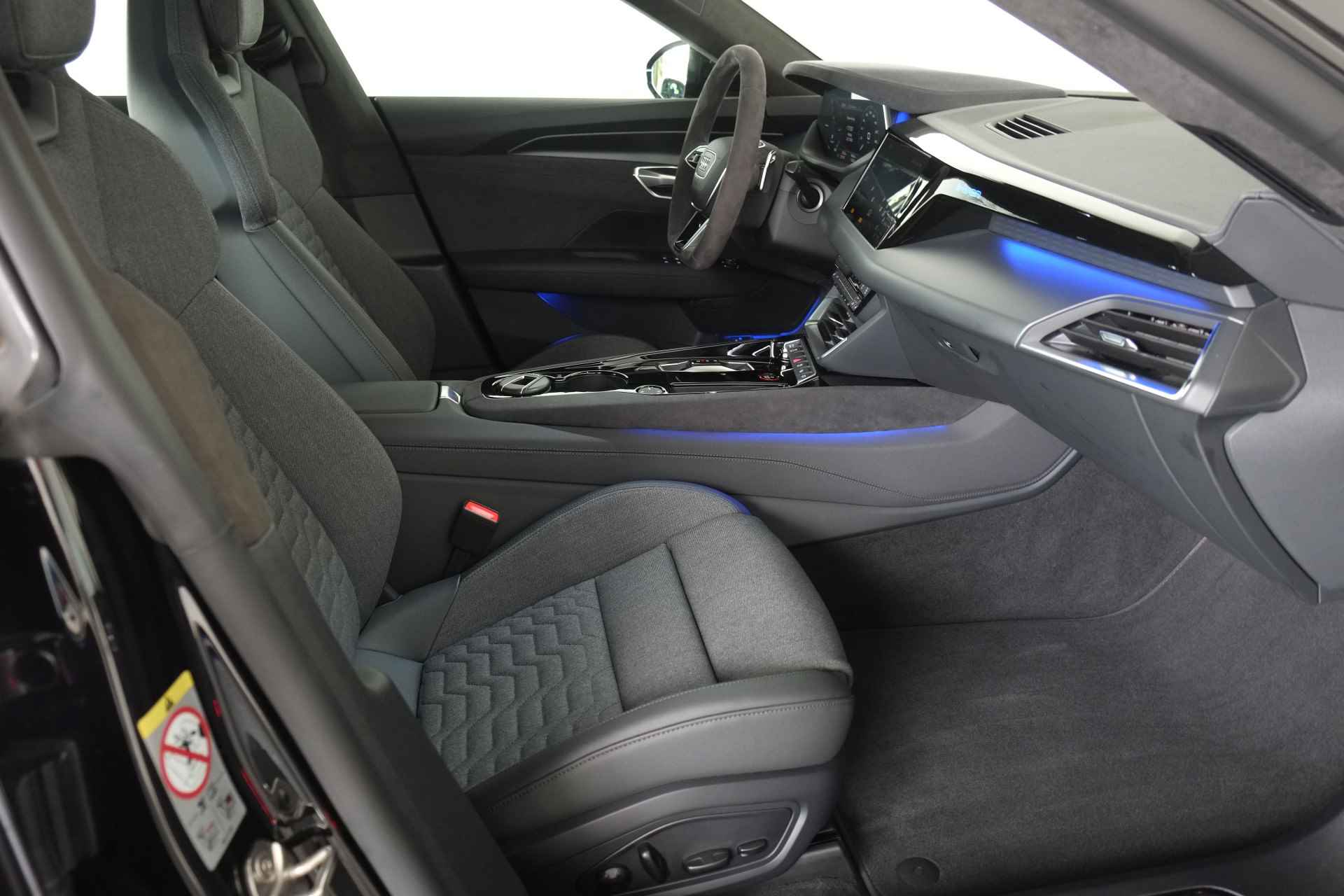 Audi e-tron GT 93 kWh Panorama / ACC / VC / Cam / Alcantara / LED - 10/44