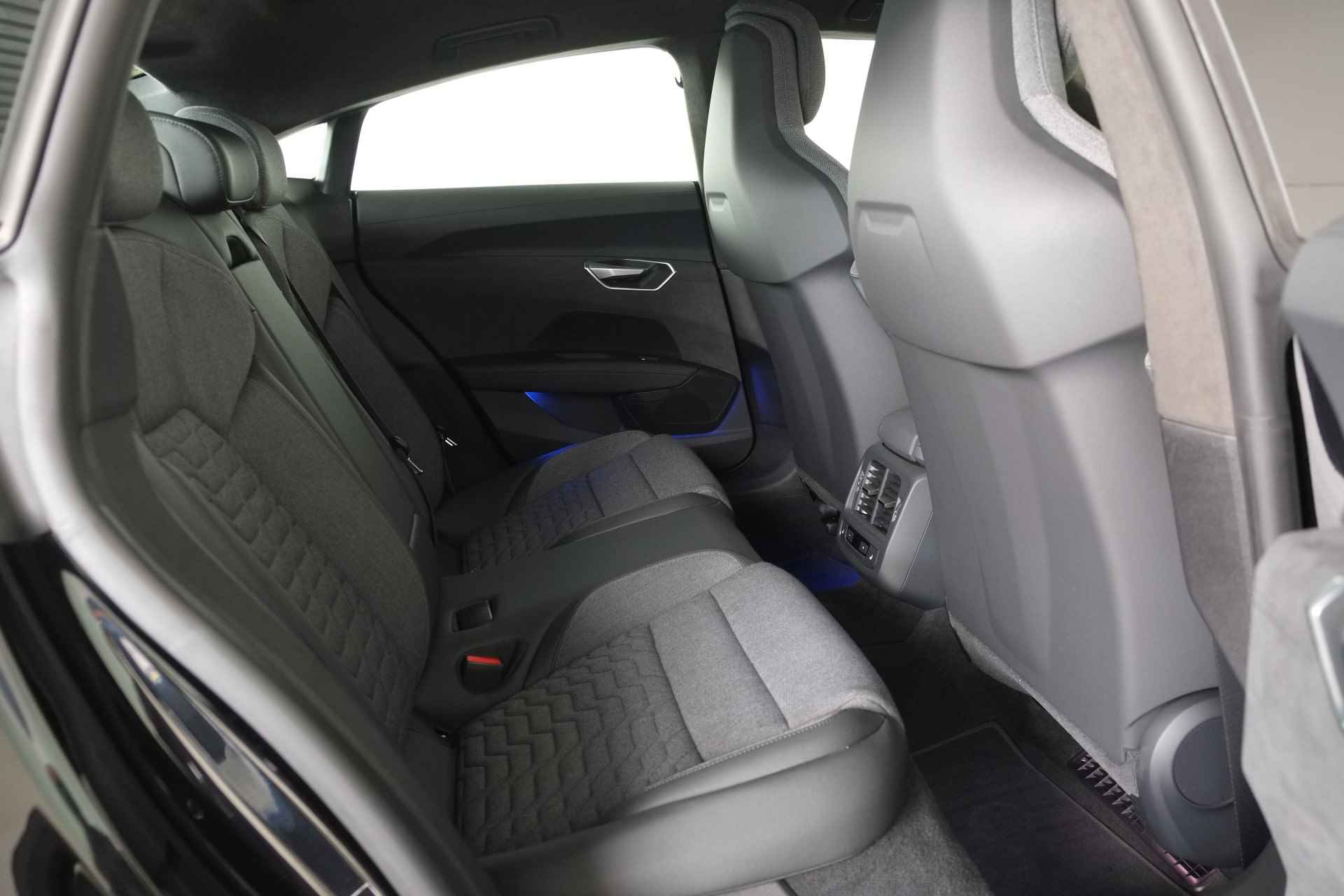 Audi e-tron GT 93 kWh Panorama / ACC / VC / Cam / Alcantara / LED - 12/44