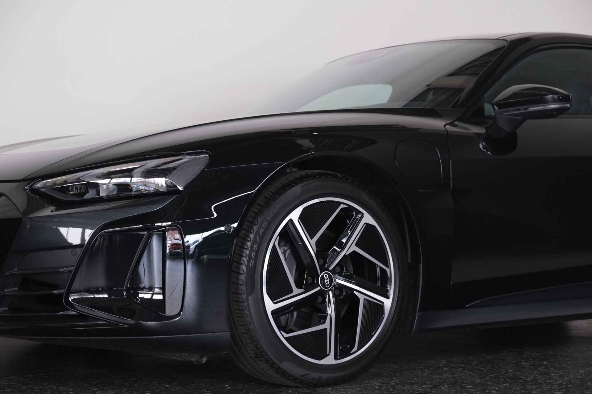 Audi e-tron GT 93 kWh Panorama / ACC / VC / Cam / Alcantara / LED - 43/44