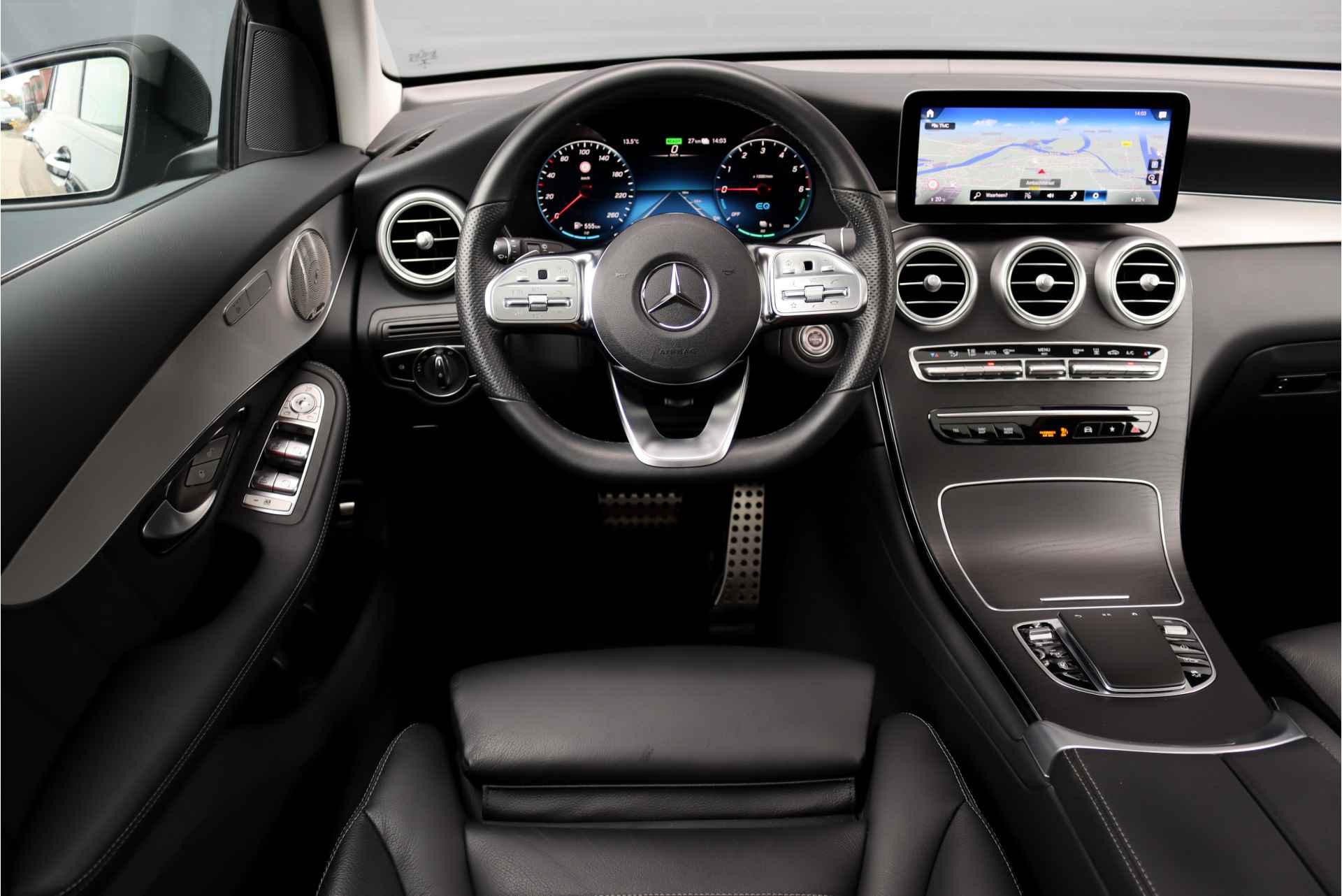 Mercedes-Benz GLC 300de 4-MATIC AMG Line Aut9, Panoramadak, Distronic+, Burmester, Keyless Go, Surround Camera, Nightpakket, Leder, Voorklimatisering, Rijassistentiepakket, Sfeerverlichting, Etc. - 30/47