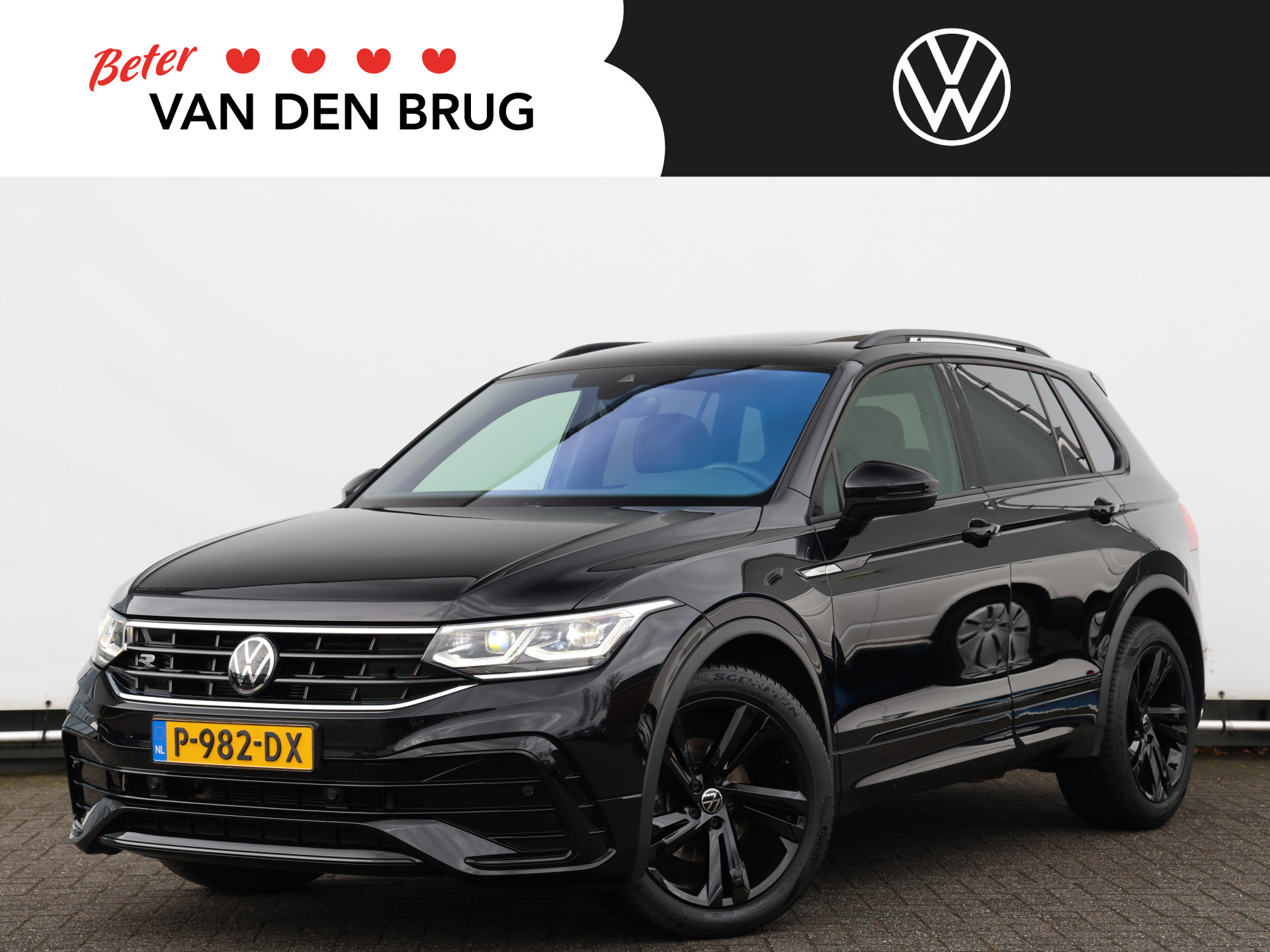 Volkswagen Tiguan 1.5 TSI R-Line Business+ 150pk DSG | LED Matrix I Keyless I Navigatie I Panoramadak bij viaBOVAG.nl