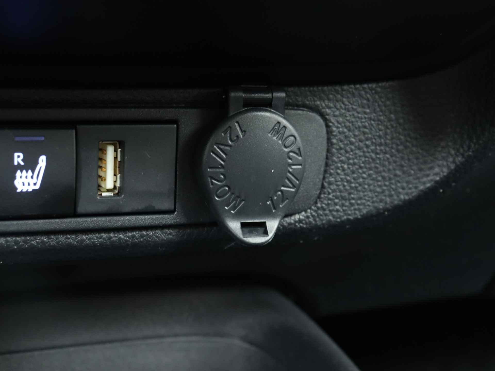 Toyota Aygo X 1.0 Pulse Limited | Camera | Stoelverwarming | LM velgen | - 30/38