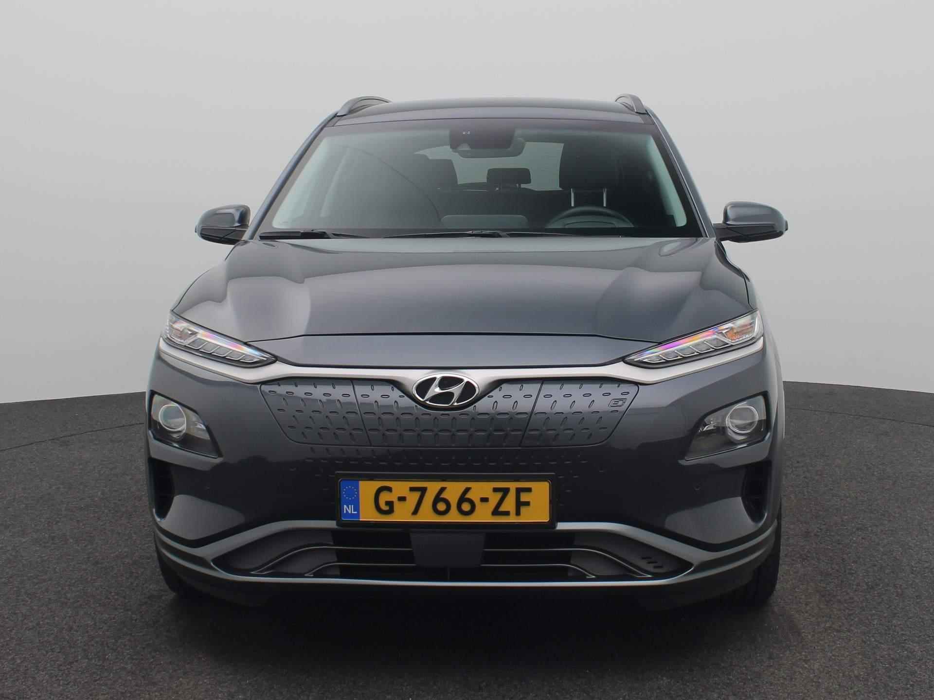 Hyundai Kona EV Premium 64 kWh | Airco | Navigatie | Achteruitrijcamera | Cruise Control | Lederen bekleding | - 3/45
