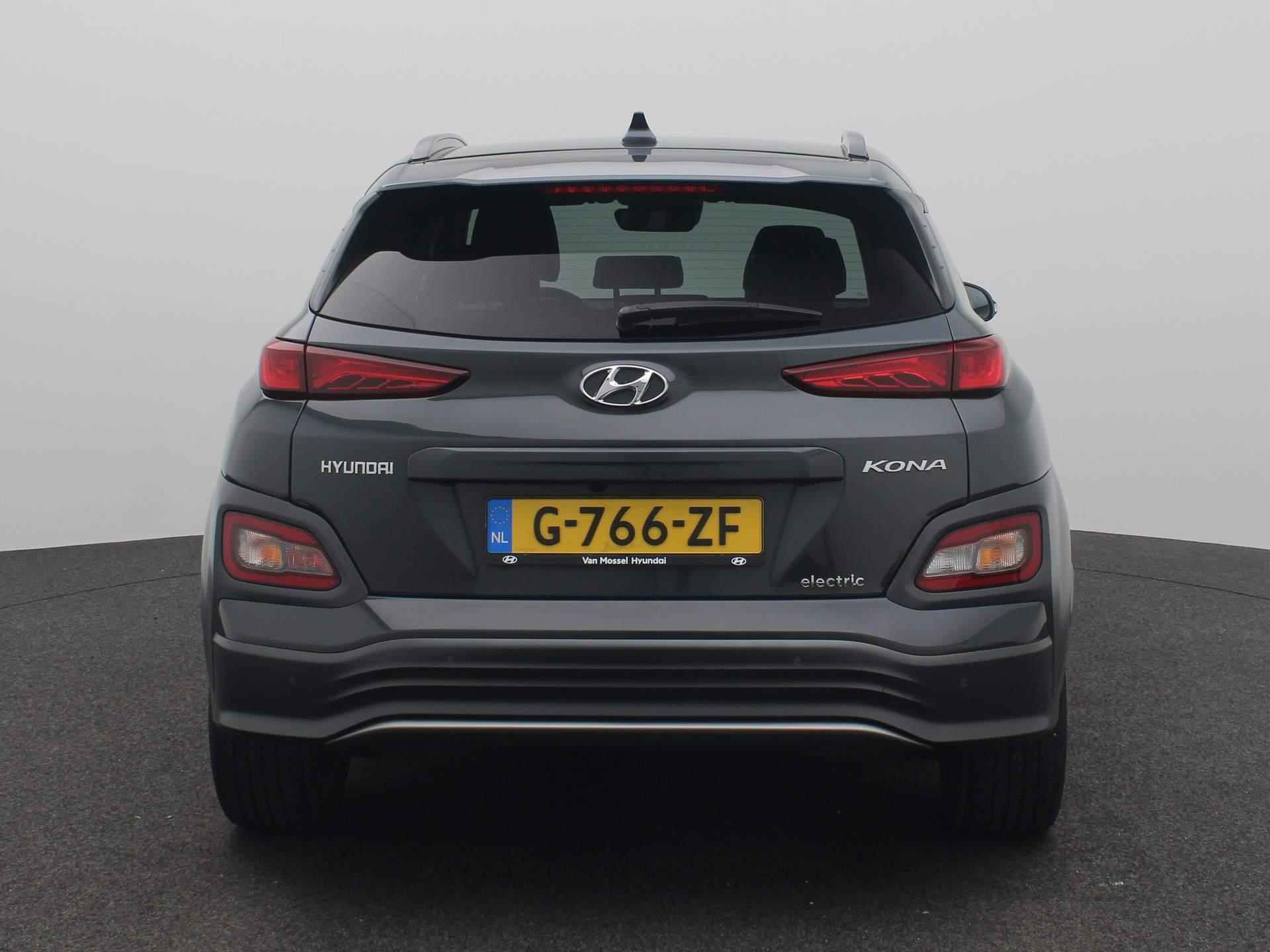 Hyundai Kona EV Premium 64 kWh | Airco | Navigatie | Achteruitrijcamera | Cruise Control | Lederen bekleding | - 5/45