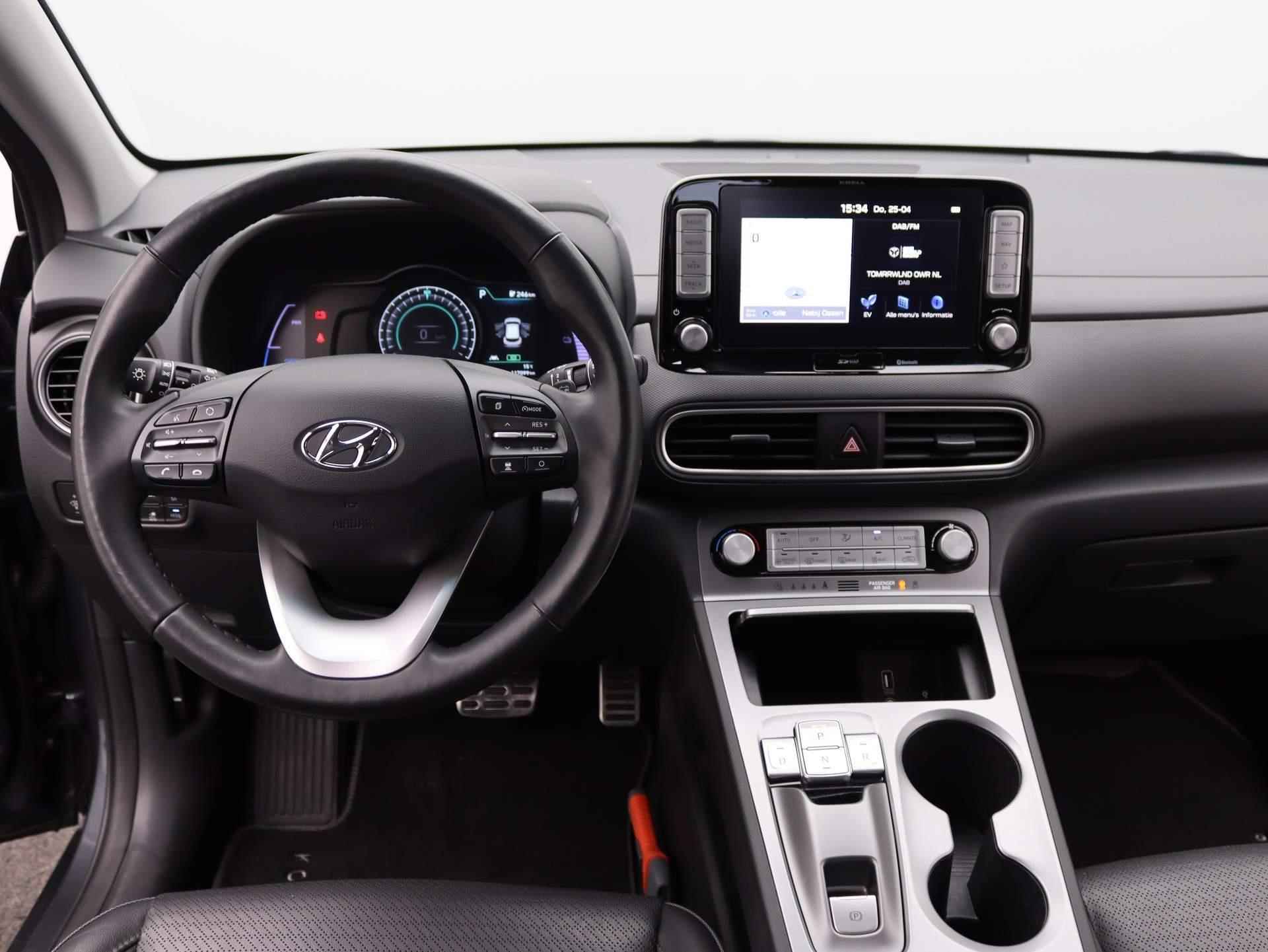 Hyundai Kona EV Premium 64 kWh | Airco | Navigatie | Achteruitrijcamera | Cruise Control | Lederen bekleding | - 7/46