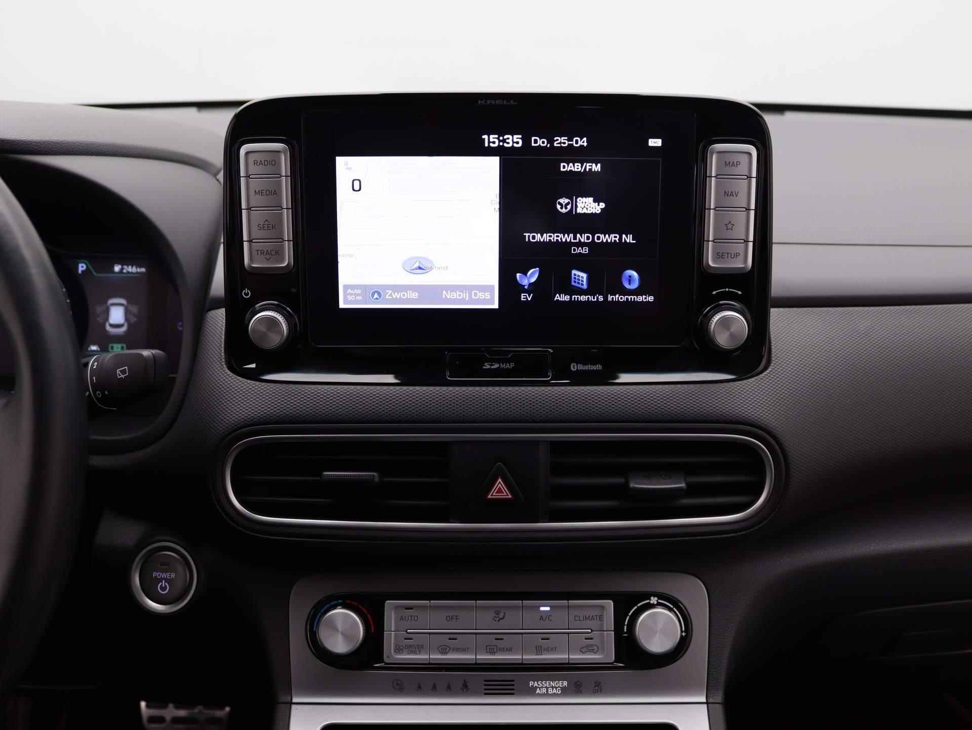 Hyundai Kona EV Premium 64 kWh | Airco | Navigatie | Achteruitrijcamera | Cruise Control | Lederen bekleding | - 9/46
