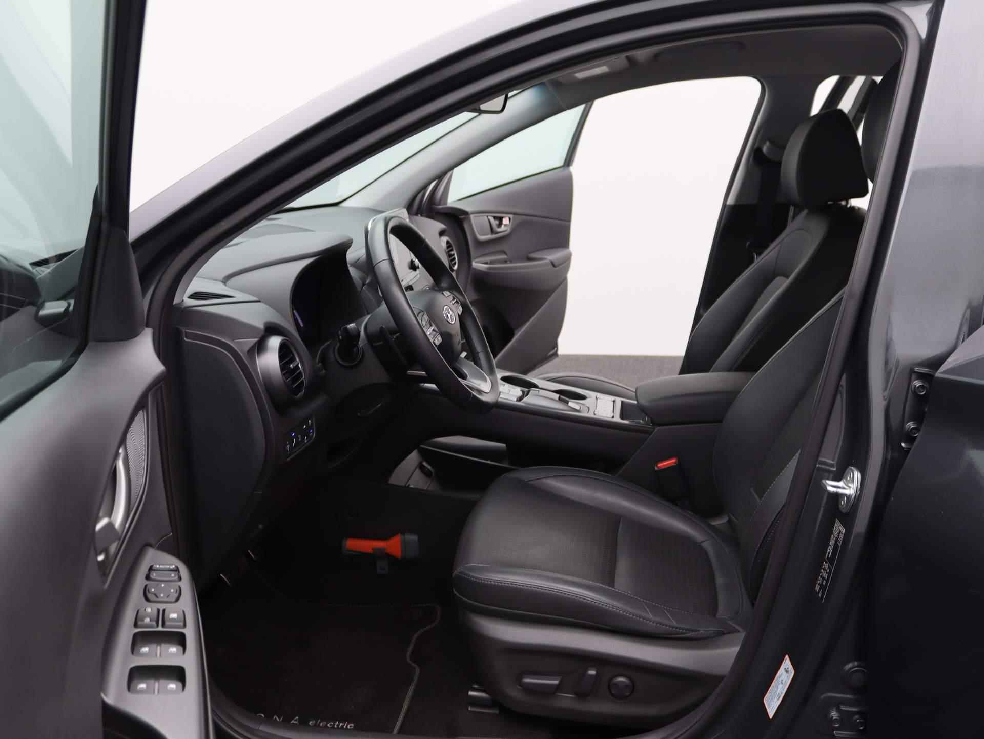 Hyundai Kona EV Premium 64 kWh | Airco | Navigatie | Achteruitrijcamera | Cruise Control | Lederen bekleding | - 11/46