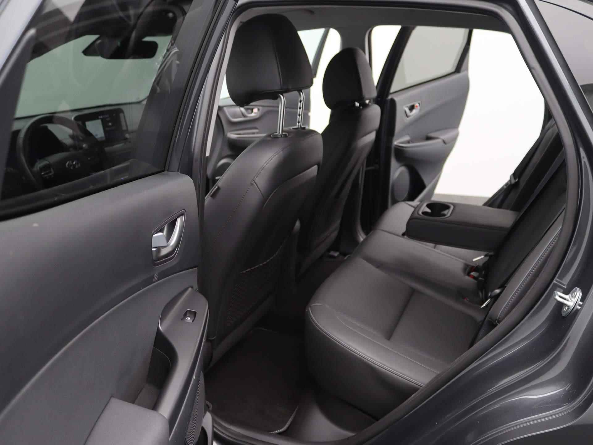 Hyundai Kona EV Premium 64 kWh | Airco | Navigatie | Achteruitrijcamera | Cruise Control | Lederen bekleding | - 12/45