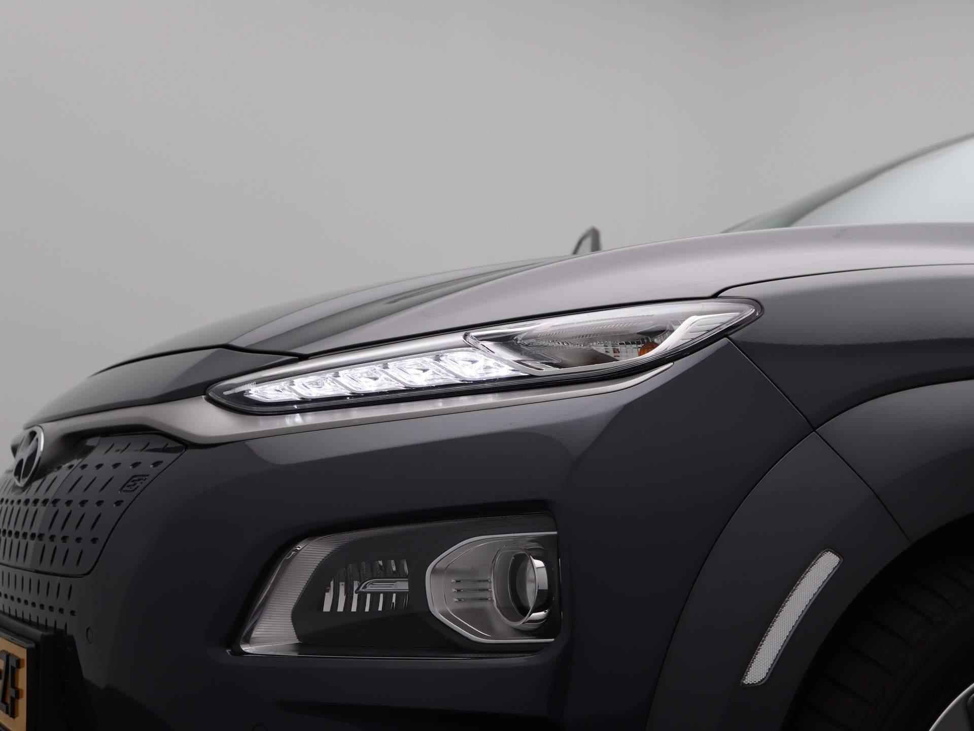 Hyundai Kona EV Premium 64 kWh | Airco | Navigatie | Achteruitrijcamera | Cruise Control | Lederen bekleding | - 13/45