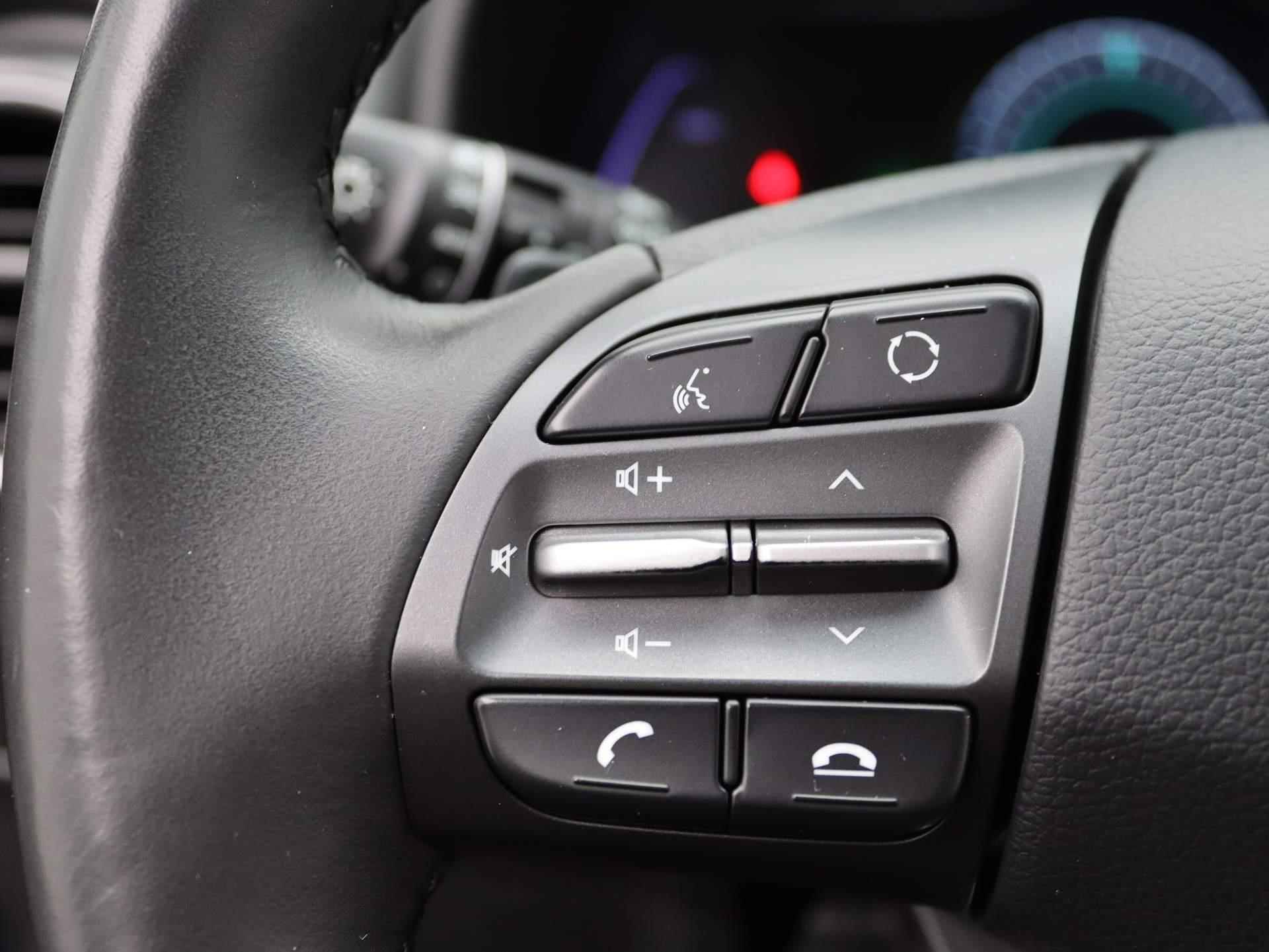 Hyundai Kona EV Premium 64 kWh | Airco | Navigatie | Achteruitrijcamera | Cruise Control | Lederen bekleding | - 22/46