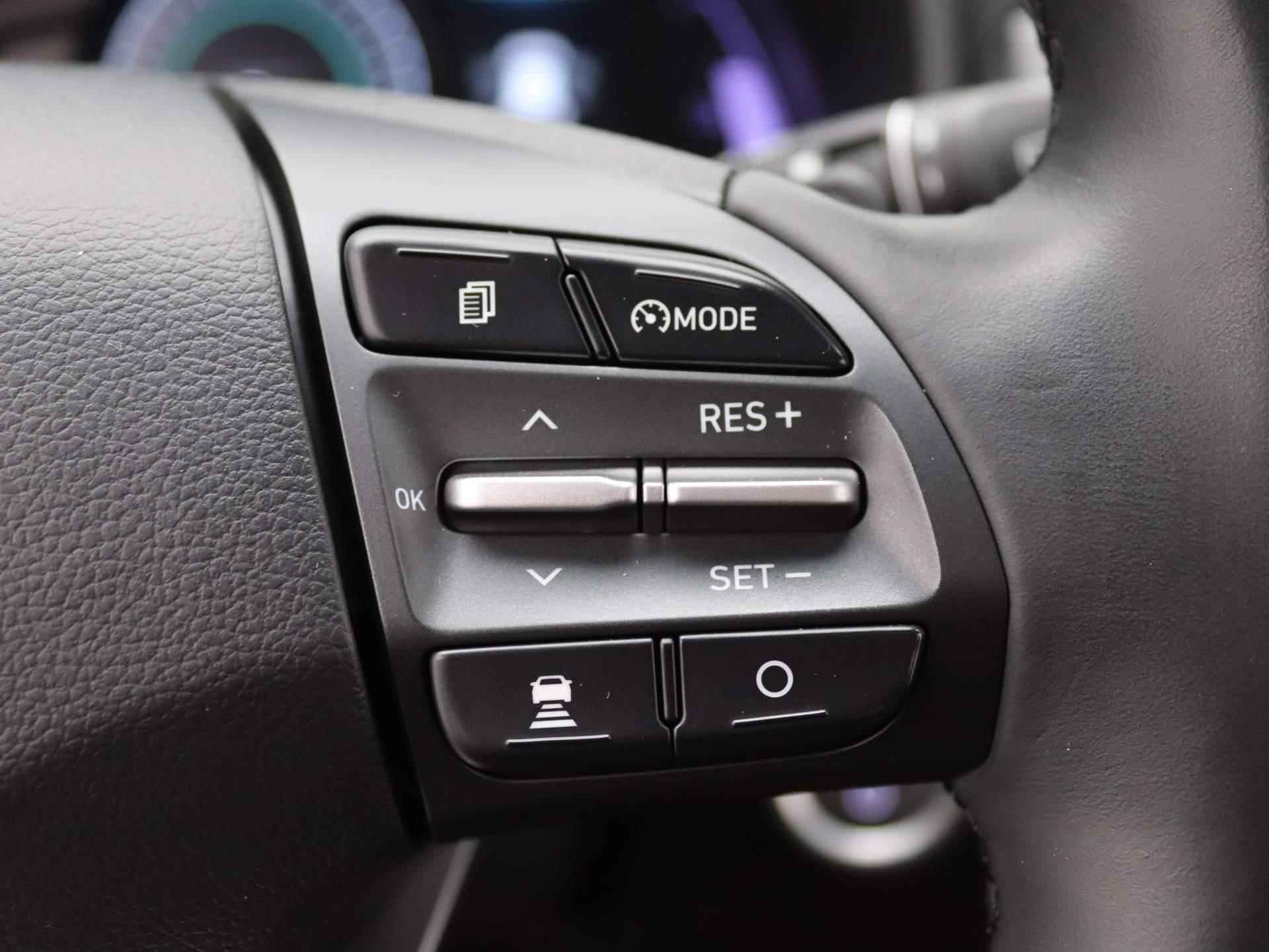 Hyundai Kona EV Premium 64 kWh | Airco | Navigatie | Achteruitrijcamera | Cruise Control | Lederen bekleding | - 23/45