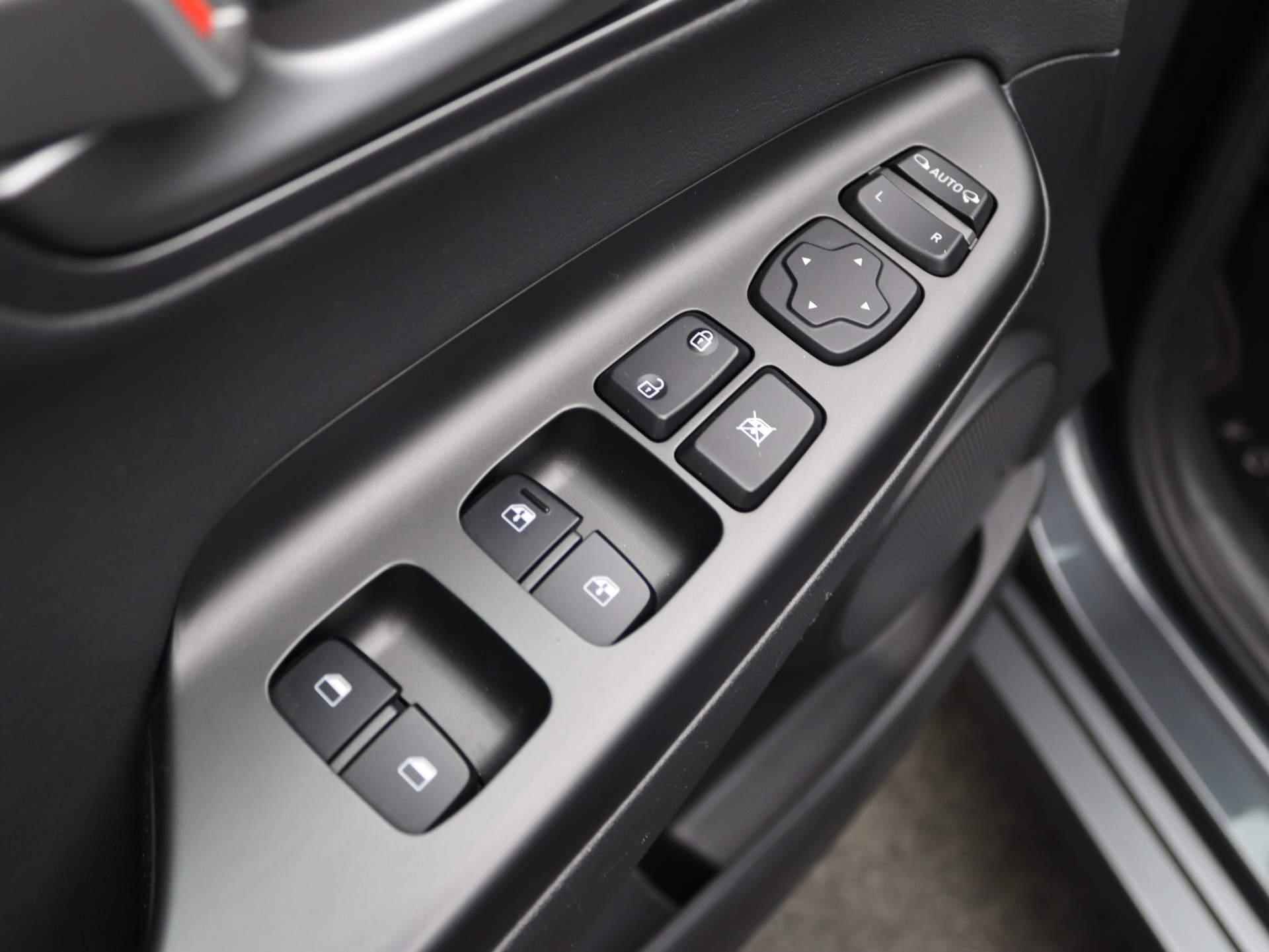 Hyundai Kona EV Premium 64 kWh | Airco | Navigatie | Achteruitrijcamera | Cruise Control | Lederen bekleding | - 25/46