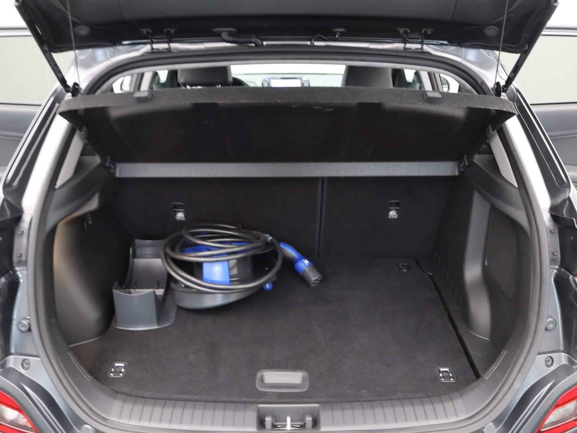Hyundai Kona EV Premium 64 kWh | Airco | Navigatie | Achteruitrijcamera | Cruise Control | Lederen bekleding | - 32/46