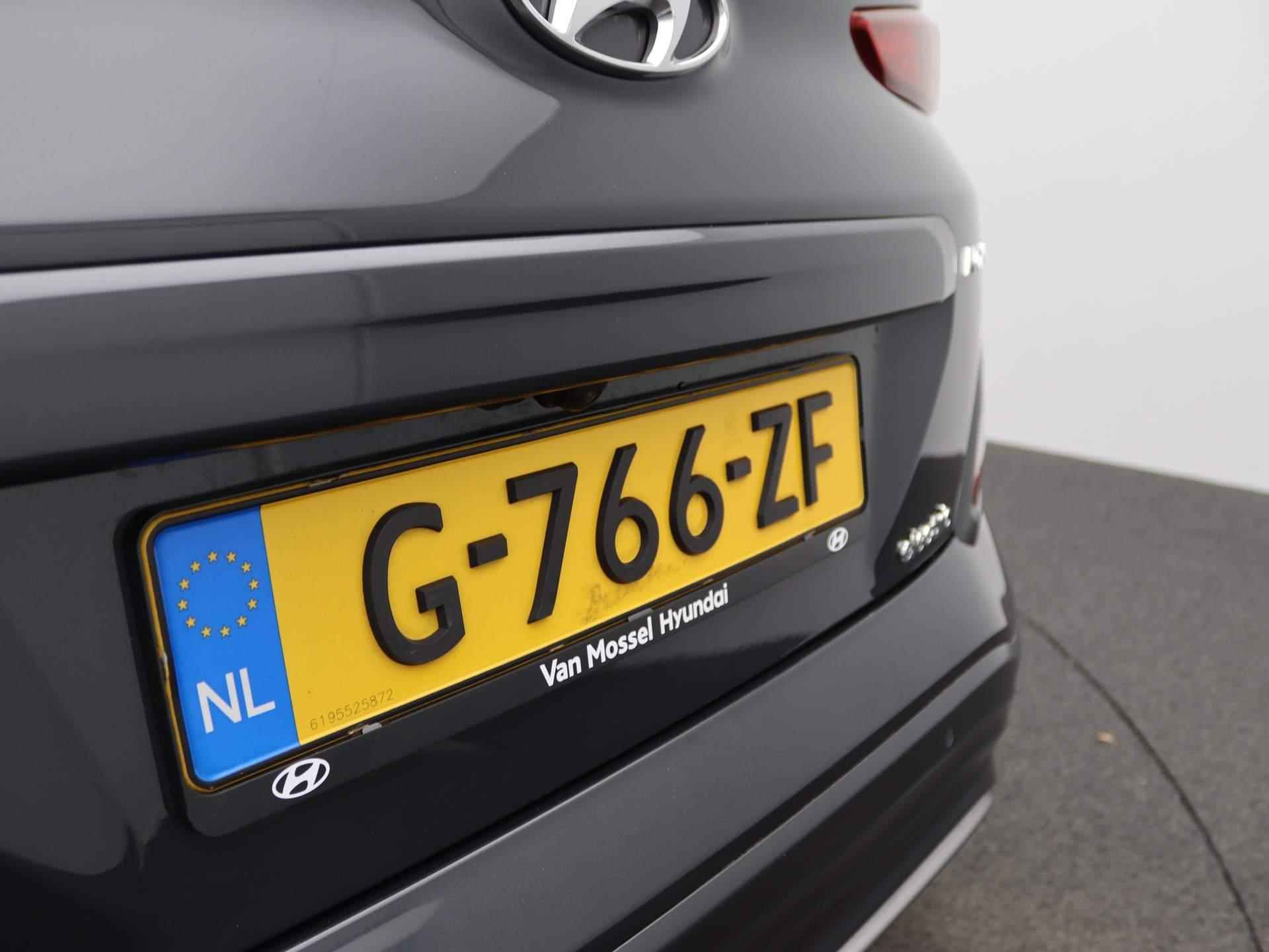 Hyundai Kona EV Premium 64 kWh | Airco | Navigatie | Achteruitrijcamera | Cruise Control | Lederen bekleding | - 37/45