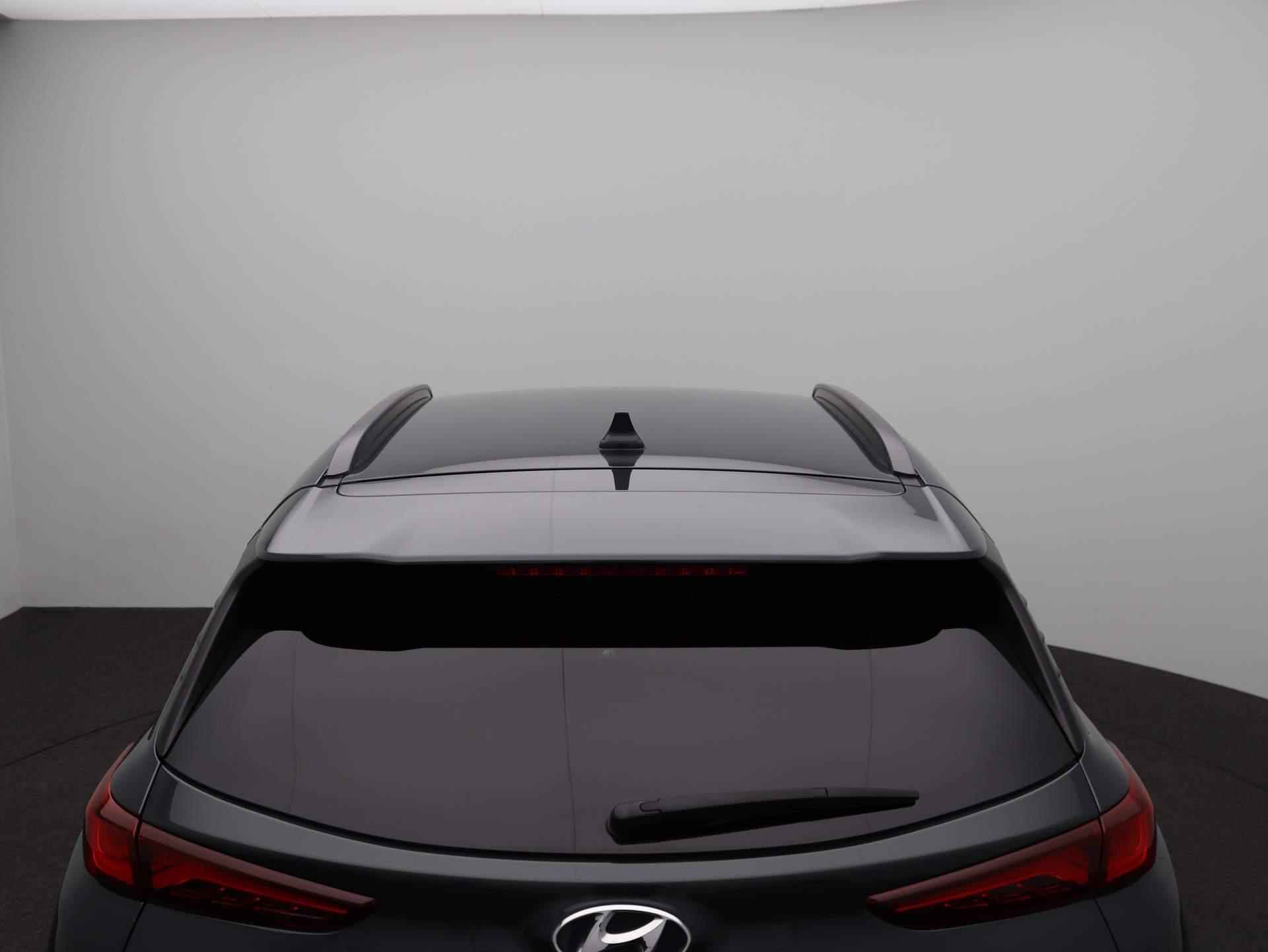 Hyundai Kona EV Premium 64 kWh | Airco | Navigatie | Achteruitrijcamera | Cruise Control | Lederen bekleding | - 40/46