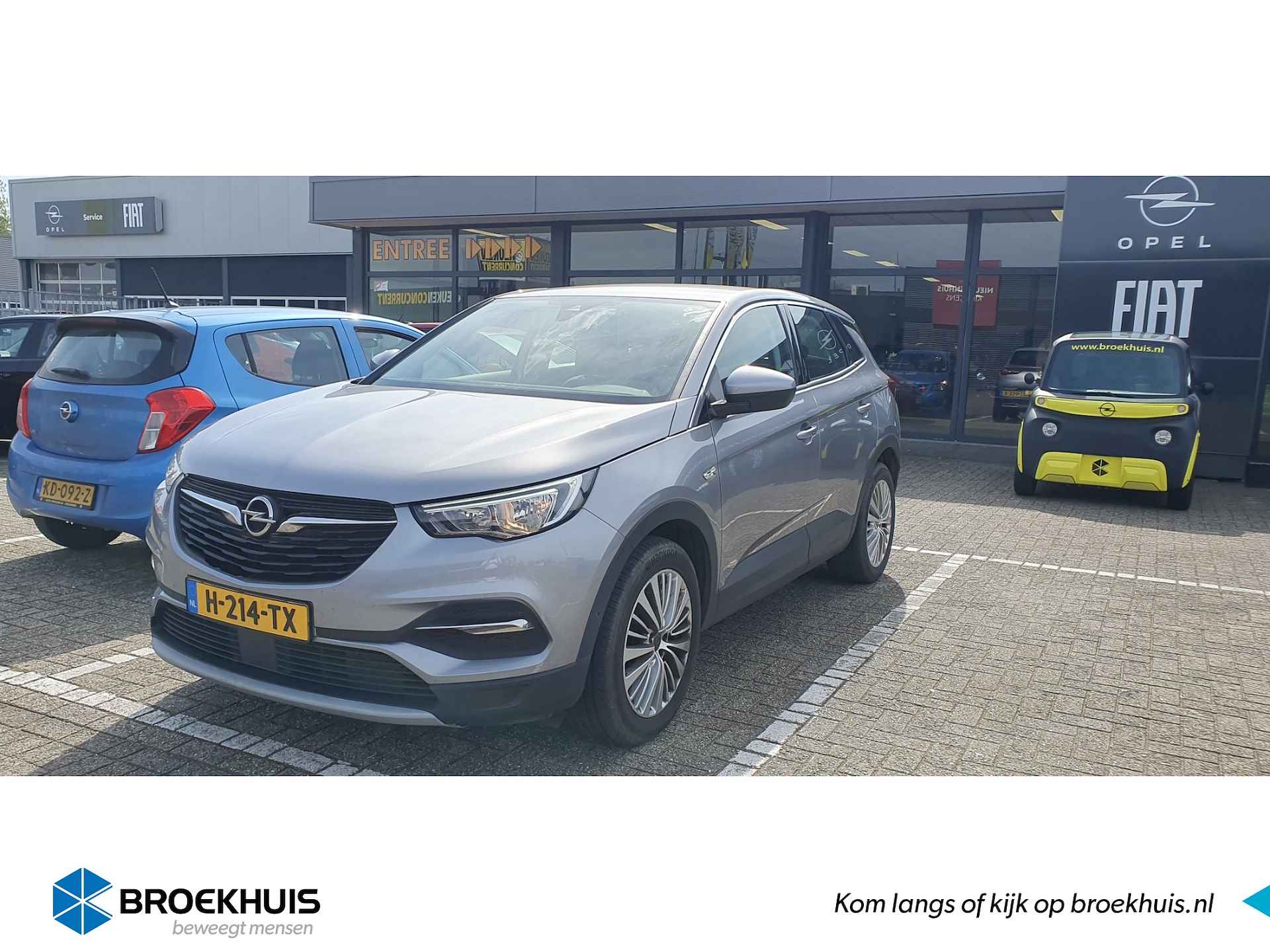 Opel Grandland X 1.2 T. 130 pk AUTOMAAT Innovation / Trekhaak / PDC V+A / Navigatie / Stuur -en Stoelverwarmd / Climate Control / 18'' LMV / '' vraag een vrijblijvende offerte aan '' - 1/2