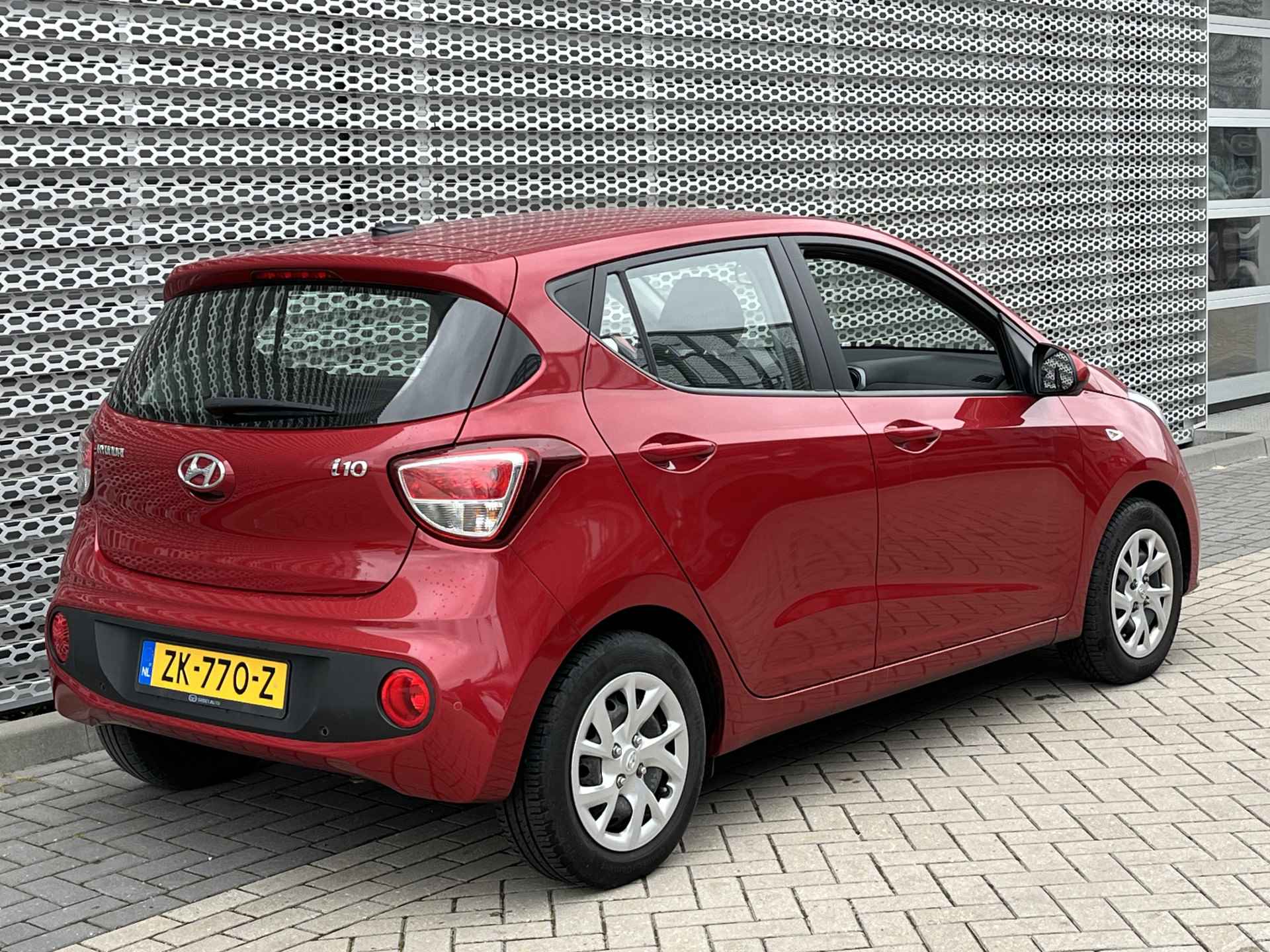 Hyundai i10 1.0i Comfort Smart Pack CRUISE CONTROL | AIRCO | NAVIGATIE MET RADIO/USB | ZUINIGE AUTO! - 4/30