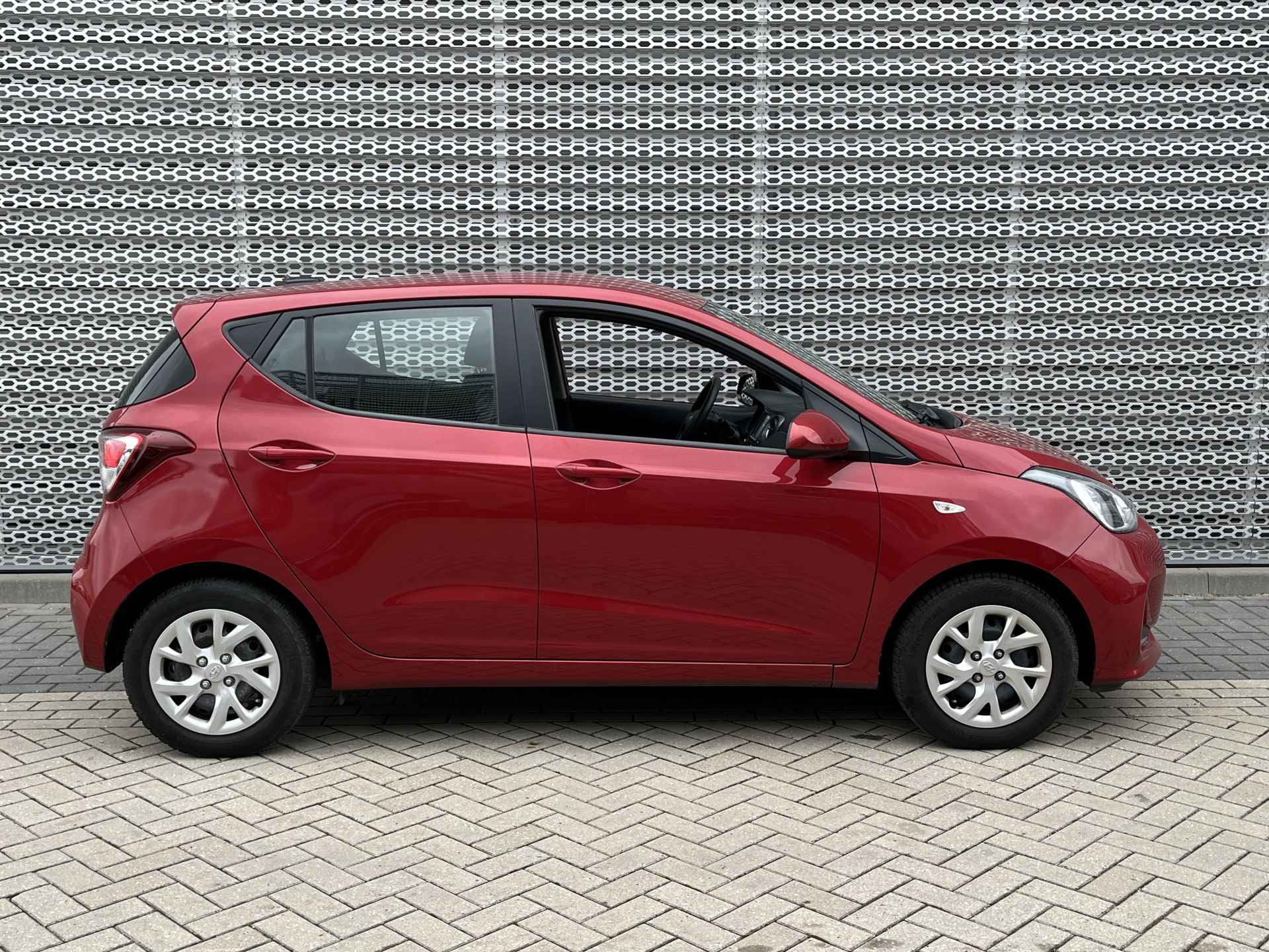 Hyundai i10 1.0i Comfort Smart Pack CRUISE CONTROL | AIRCO | NAVIGATIE MET RADIO/USB | ZUINIGE AUTO! - 7/30