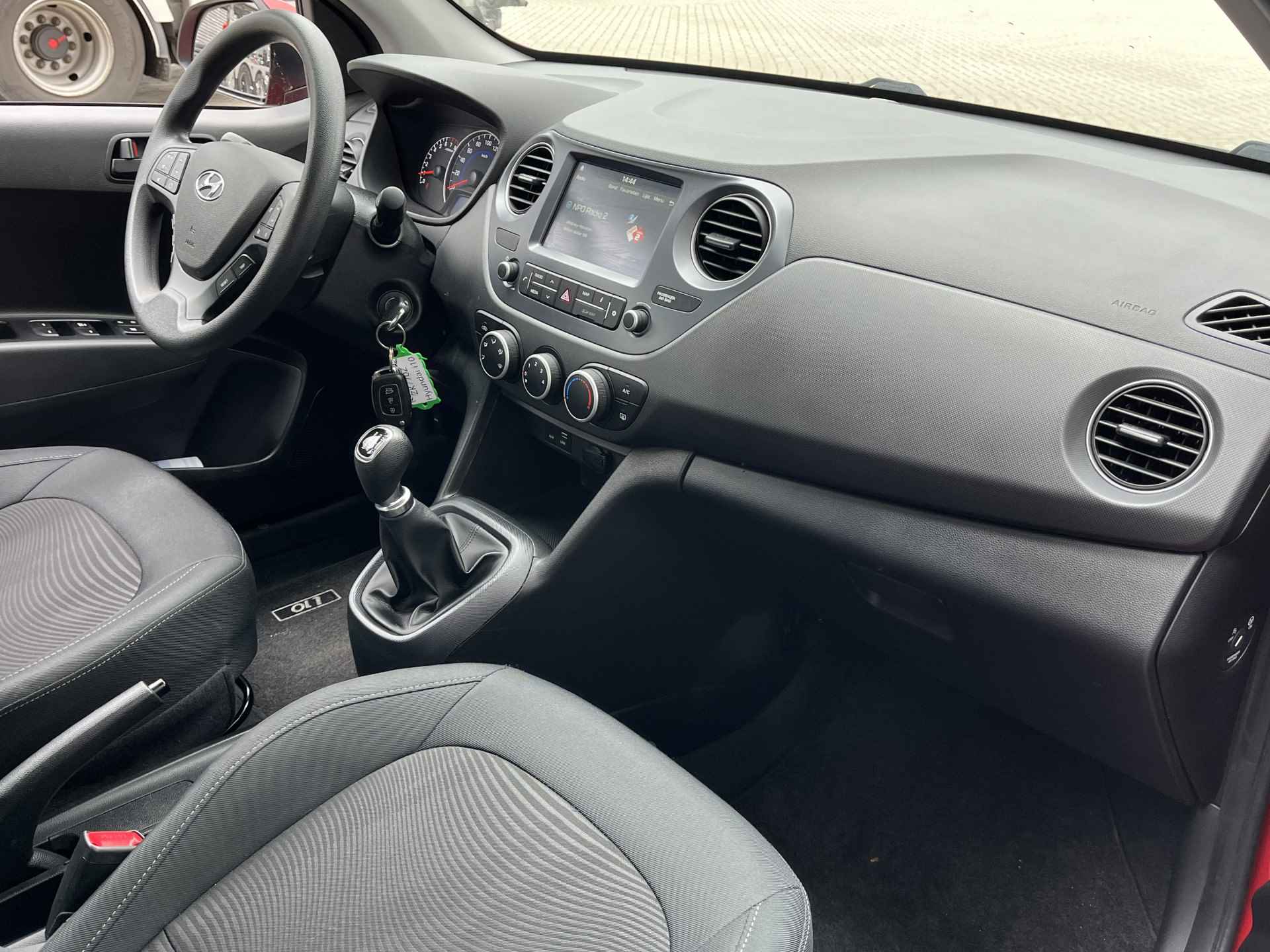 Hyundai i10 1.0i Comfort Smart Pack CRUISE CONTROL | AIRCO | NAVIGATIE MET RADIO/USB | ZUINIGE AUTO! - 13/30