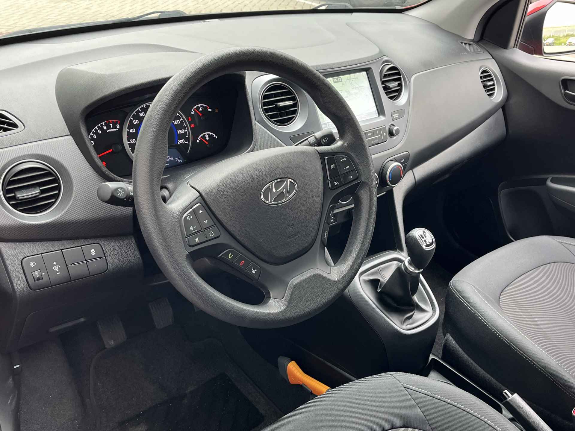 Hyundai i10 1.0i Comfort Smart Pack CRUISE CONTROL | AIRCO | NAVIGATIE MET RADIO/USB | ZUINIGE AUTO! - 15/30