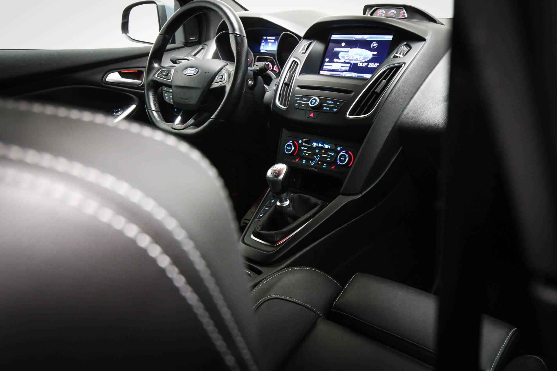 Ford Focus 2.0 ST-3 ZEER NETJES | DRIVER ASSISTANCE / ST- PACK | LEDER | STUURWIELVERWARMING | CAMERA | 19" - 9/53