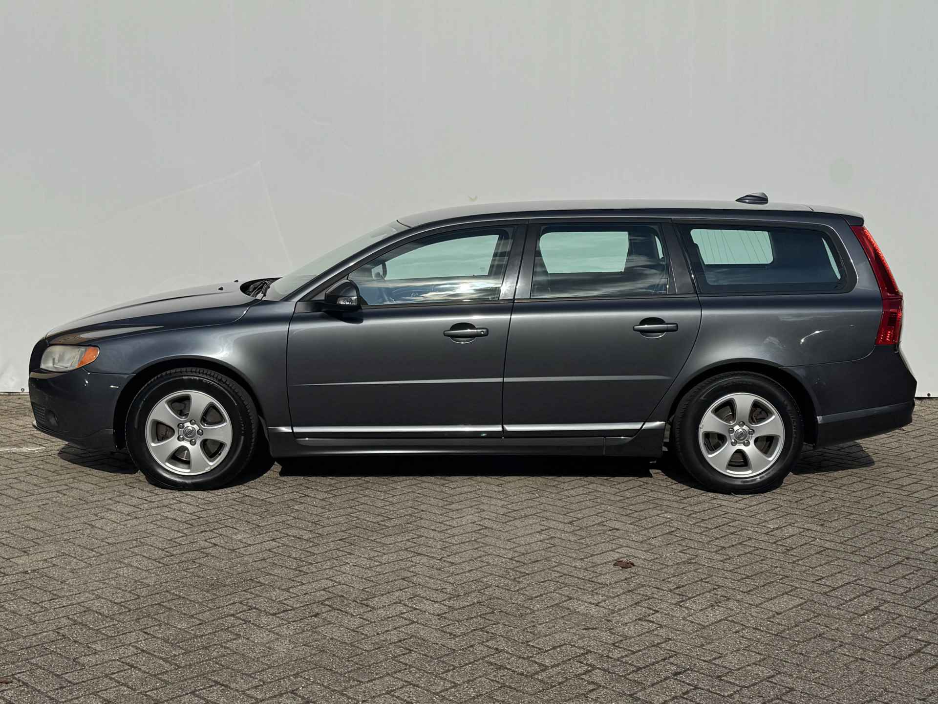 Volvo V70 2.5T Automaat Momentum Park assist | Leder - 4/27