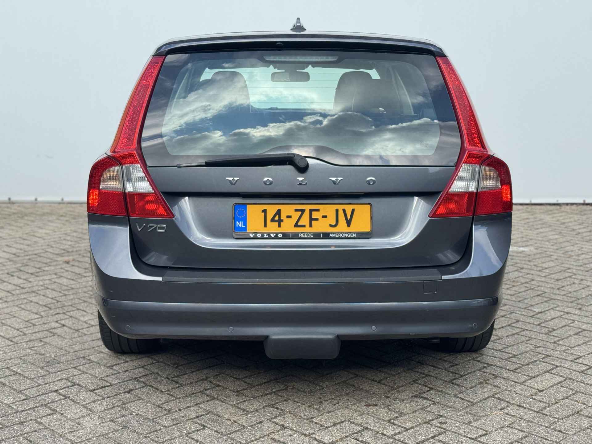 Volvo V70 2.5T Automaat Momentum Park assist | Leder - 8/27