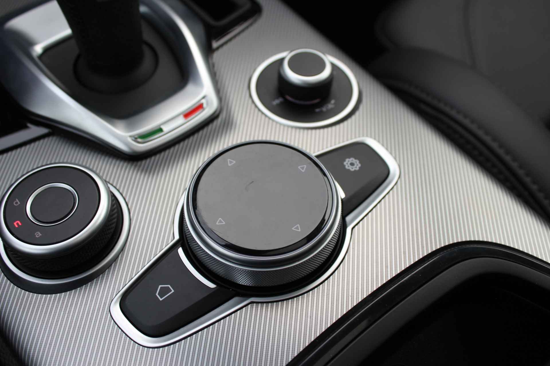 Alfa Romeo Stelvio 2.0 T GME AWD Veloce | New Model | Panoramadak | Full Options - 28/50