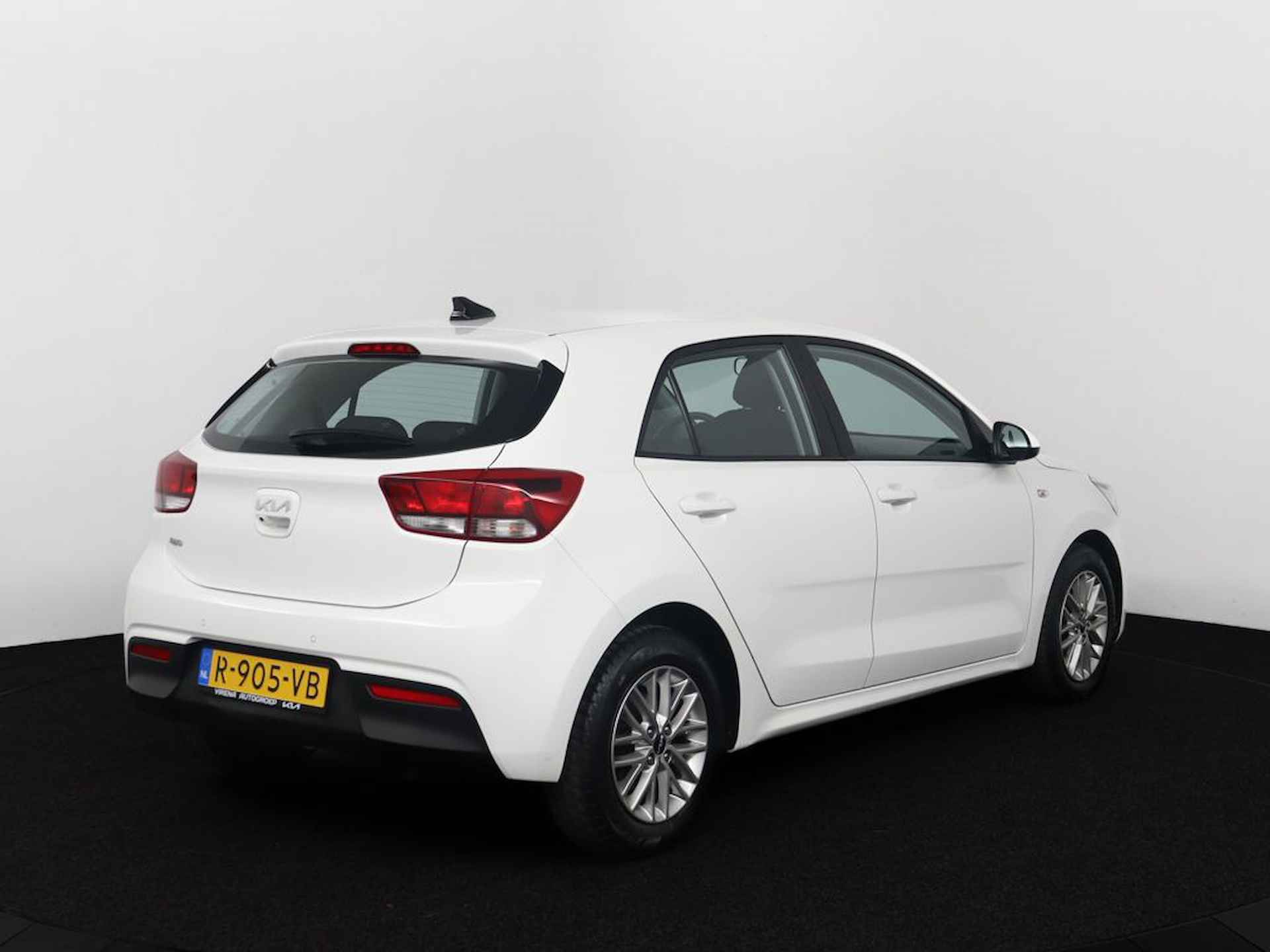 Kia Rio 1.0 T-GDi MHEV DynamicLine - Navigatie - Cruise Control - Climate Control - Apple CarPlay/Android Auto - Achteruitrijcamera - Farbieksgarantie tot 12-2029 - 8/68