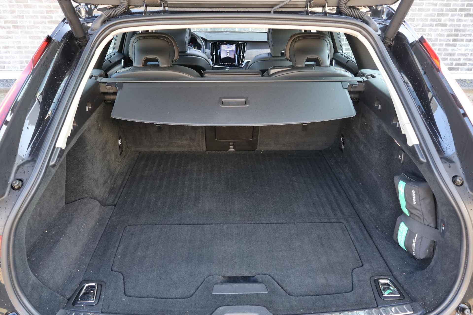 Volvo V90 Recharge T6 AWD Inscription | Long Range | Panoramadak | 360 parkeercamera | Head Up Display | Trekhaak | Geventileerde Stoelen | Stoel/Stuurverwarming | - 14/33