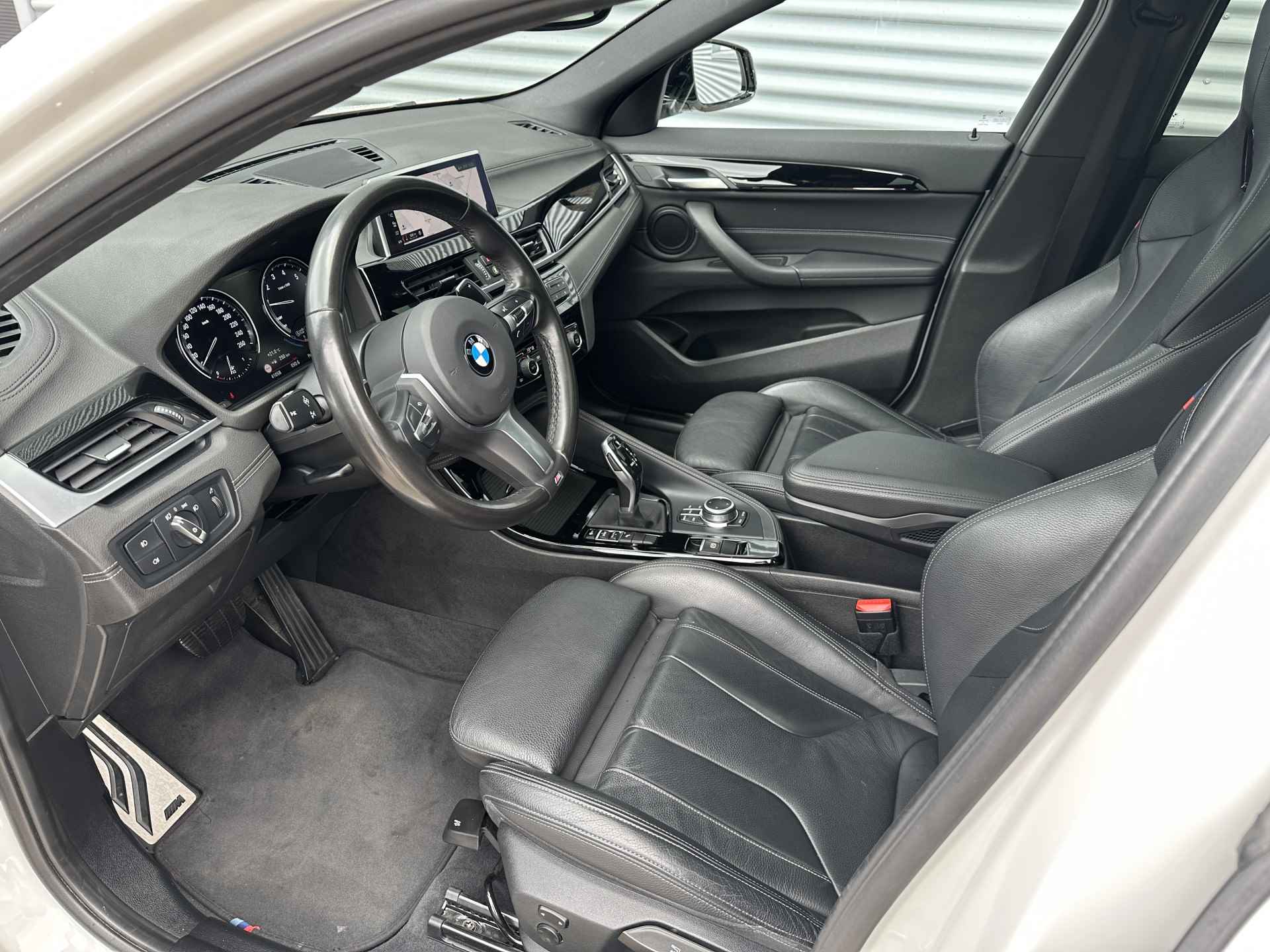 BMW X2 sDrive20i M-Sport Shadow Pano/Leder/Apple - 17/36