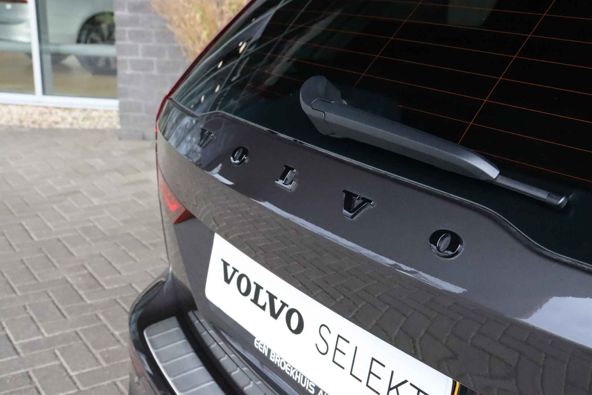 Volvo V60 Volvo V60 B4 Core | Adaptieve Cruise Control | Stoelverwarming voor+achter | Stuurwielverwarming | 19 Inch | Pilot Assist | BLIS - 45/49