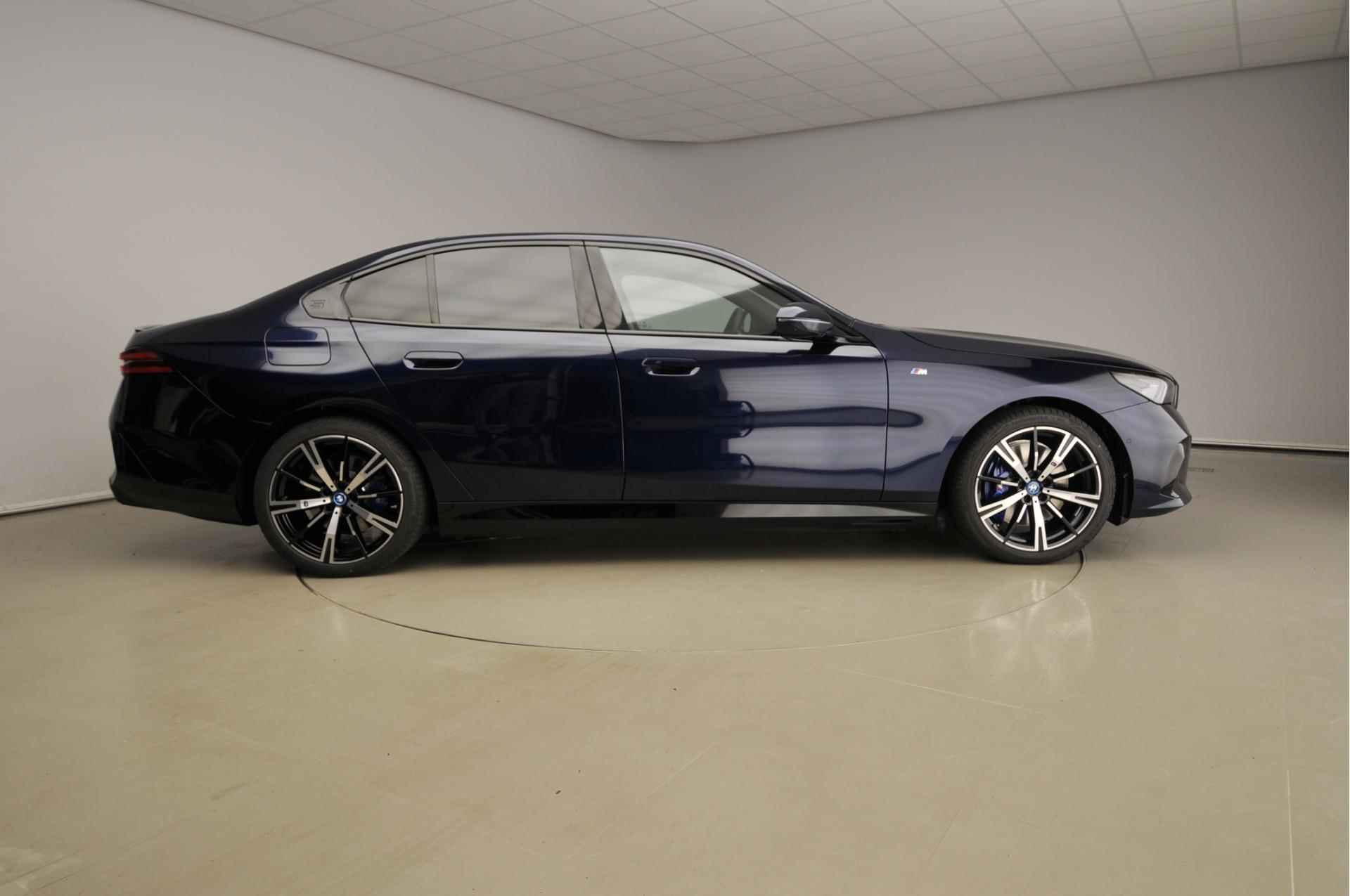 BMW i5 Sedan eDrive40 | M-Sportpakket | LED | Leder | HUD | Trekhaak | Keyles go | DAB | Harman-kardon sound | Alu 20 inch - 5/47