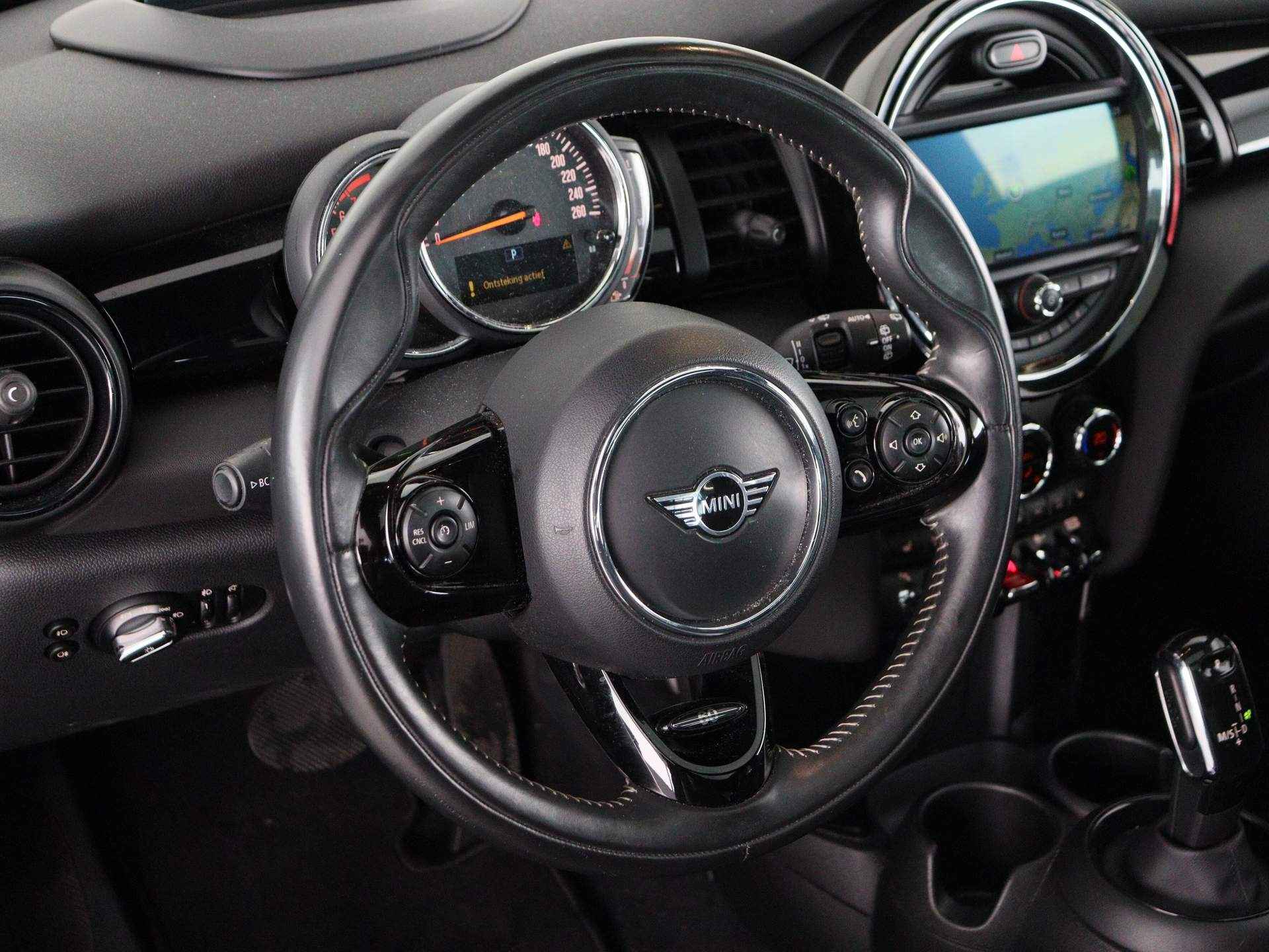 MINI 3-deurs Cooper 60 Years Edition Aut. - 3/26