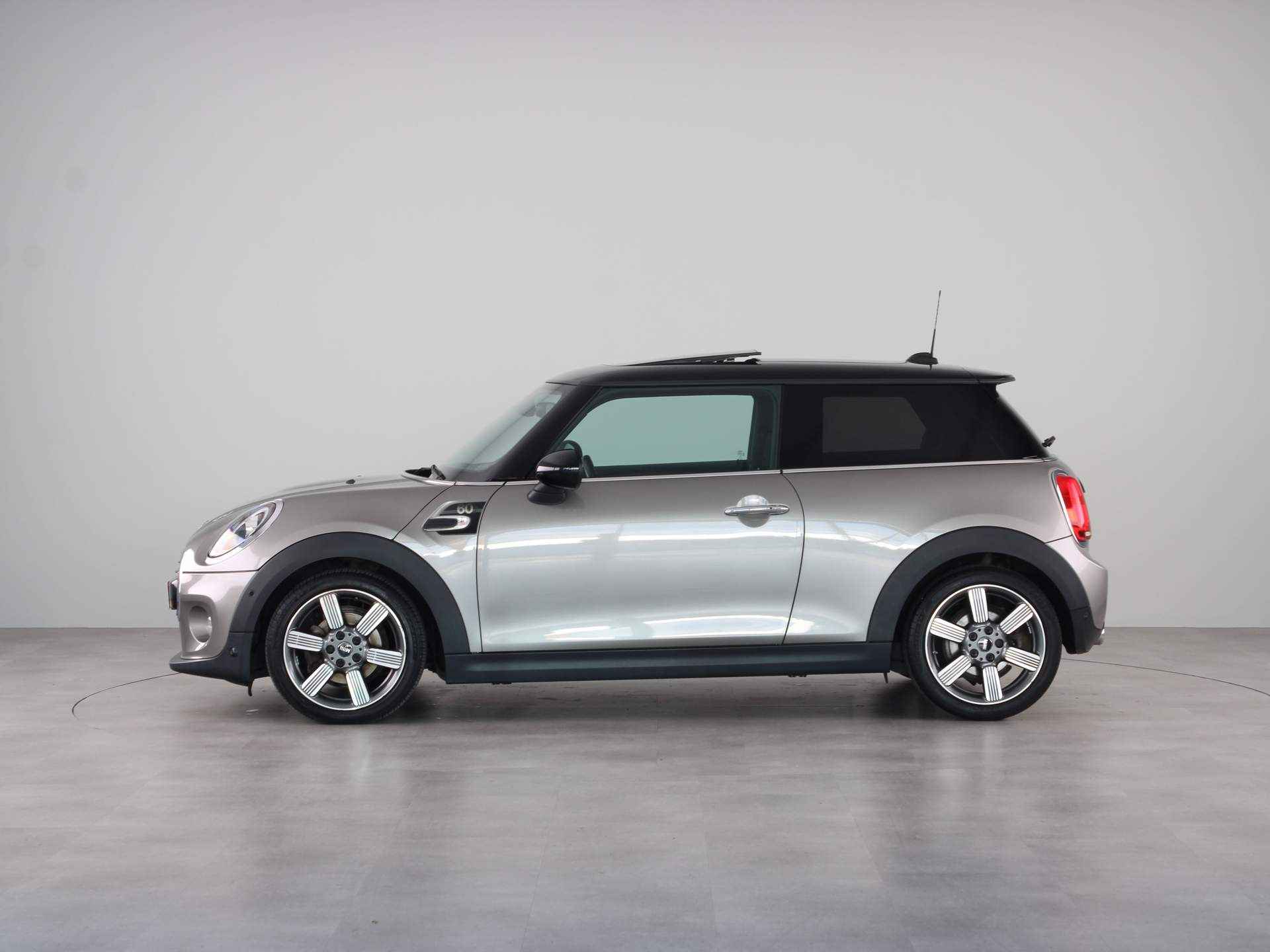 MINI 3-deurs Cooper 60 Years Edition Aut. - 13/26