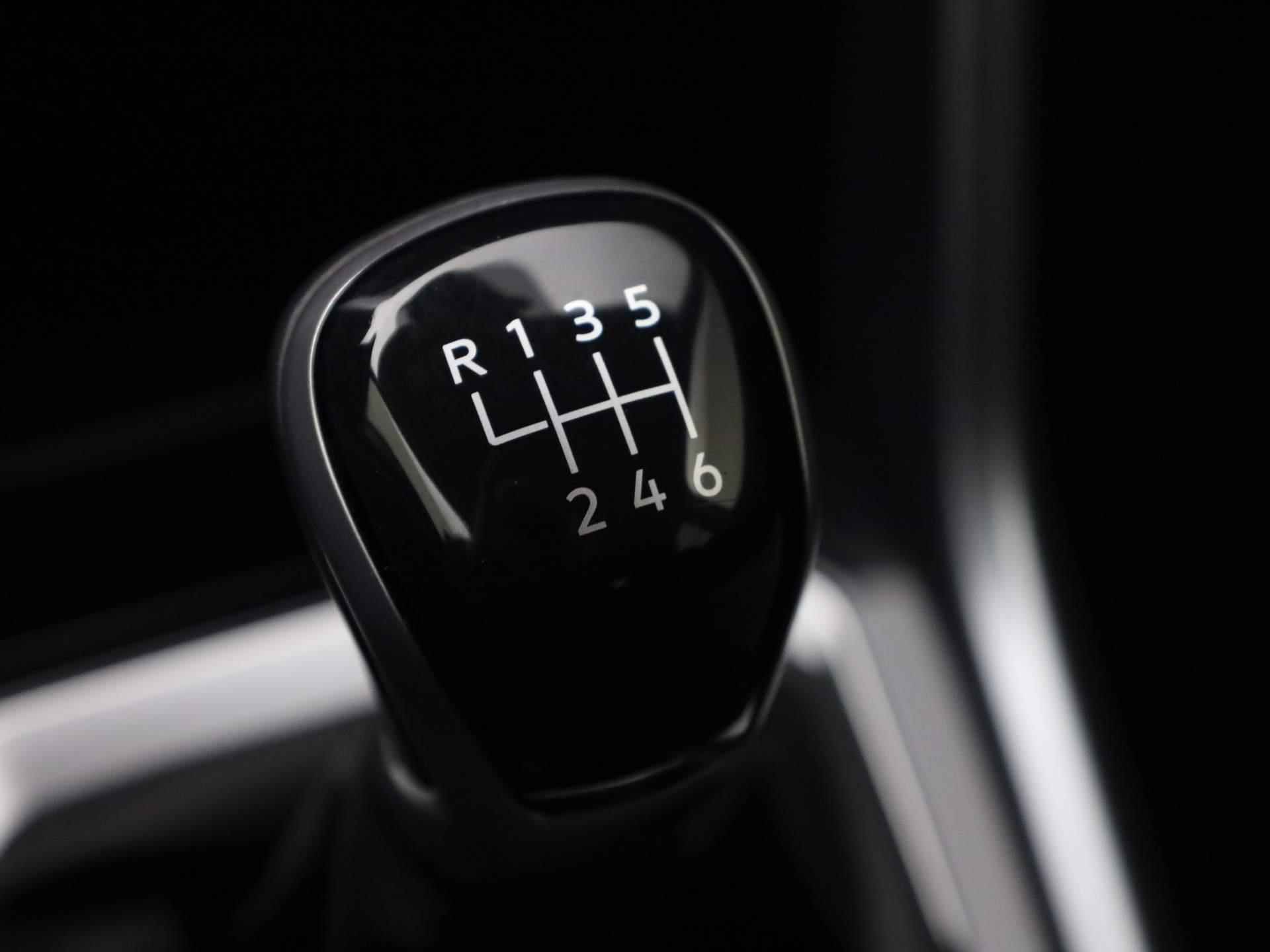 Volkswagen T-Roc 1.0TSI/110PK Life · Navigatie · Parkeersensoren · Stoelverwarming - 14/38