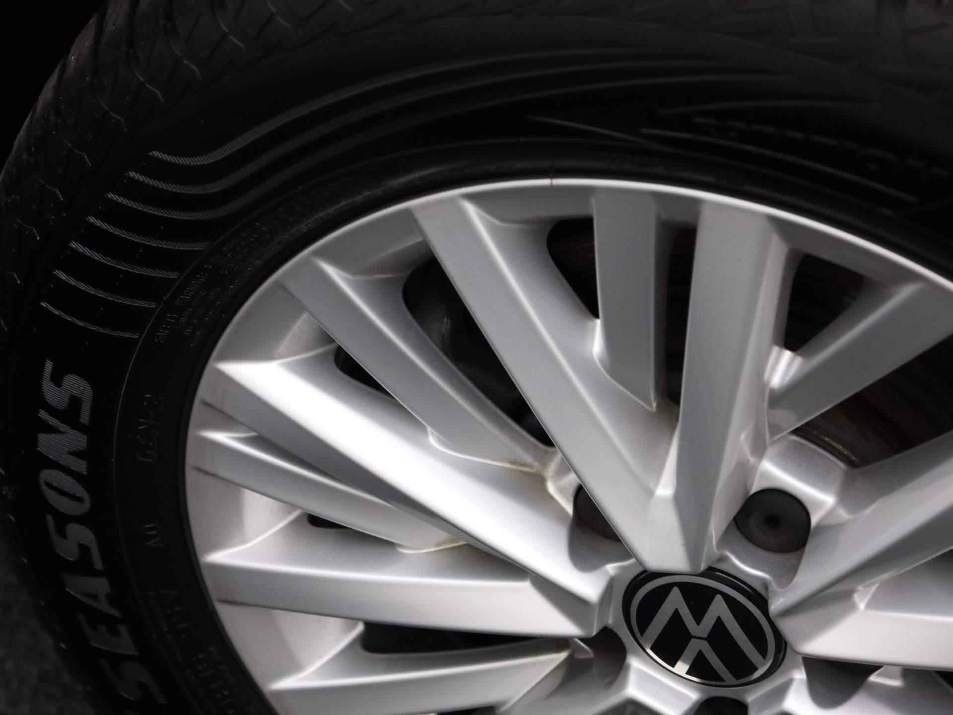Volkswagen T-Roc 1.0TSI/110PK Life · Navigatie · Parkeersensoren · Stoelverwarming - 25/38