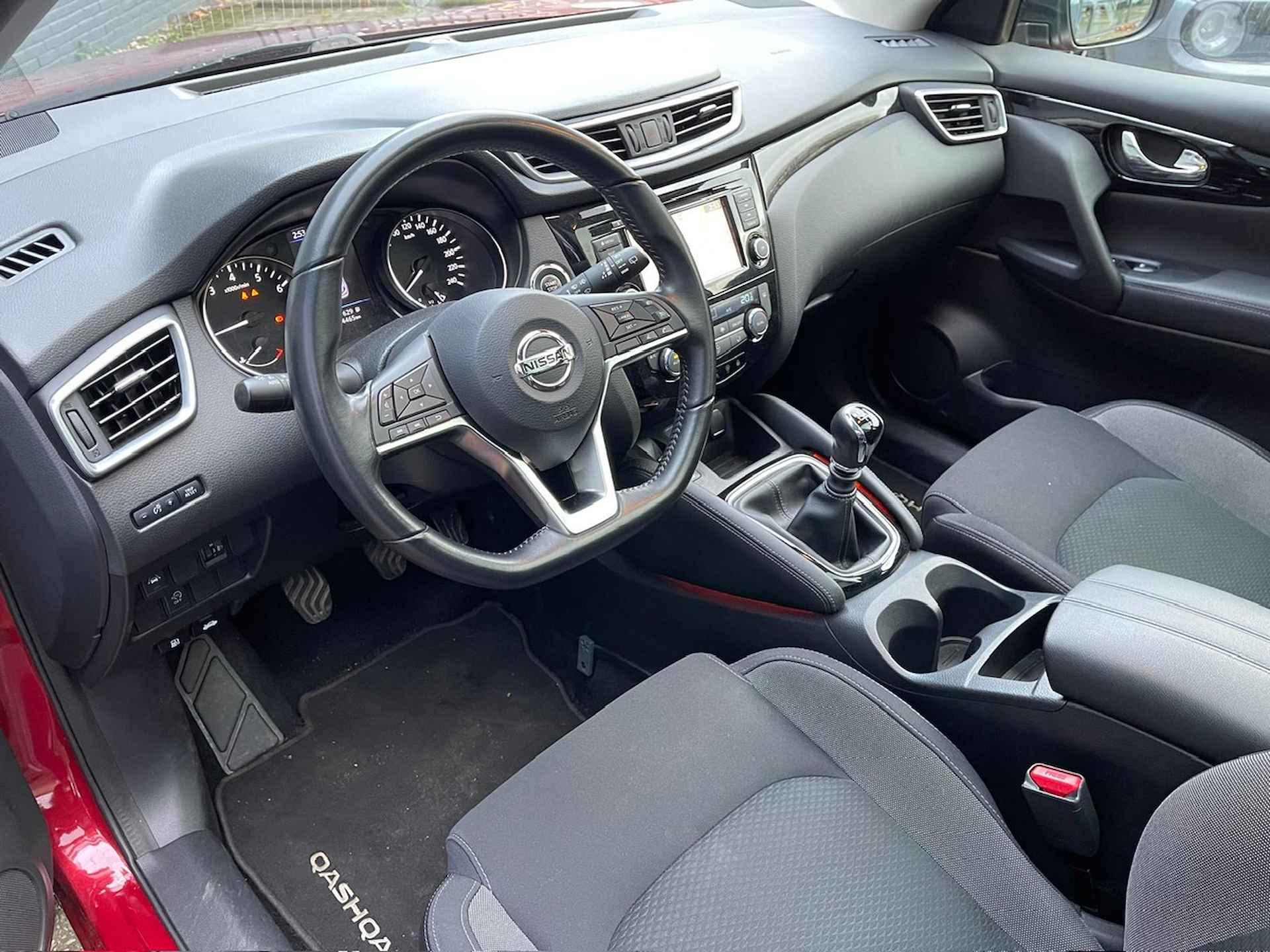 NISSAN Qashqai 1.3 DIG-T 140pk N-Connecta | Panoramadak | Navigatie & Carplay | Trekhaak 1300kg | 360 Parkeercamera | Cruisecontrol | Climatecontrol | - 5/14