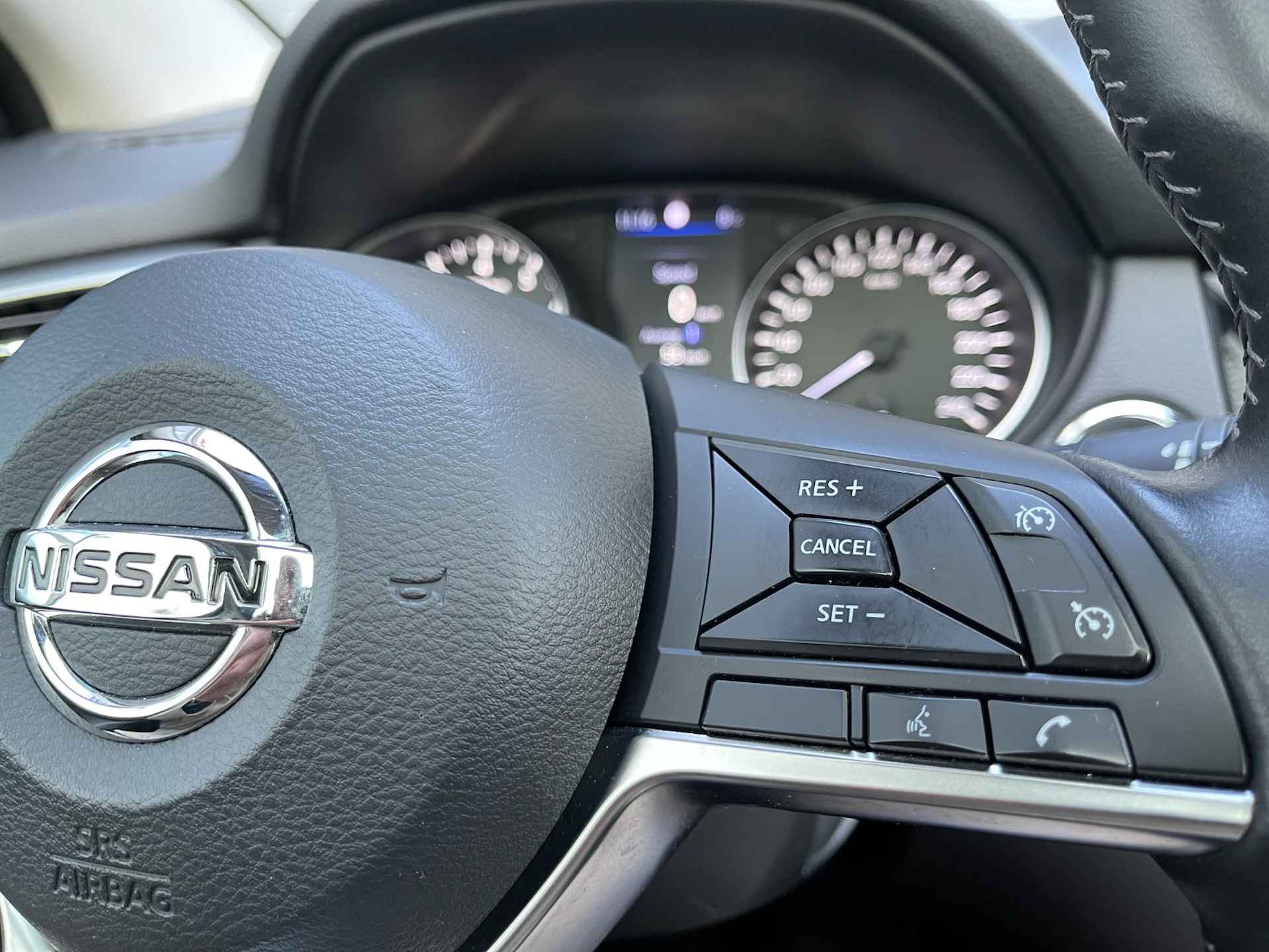 NISSAN Qashqai 1.3 DIG-T 140pk N-Connecta | Panoramadak | Navigatie & Carplay | Trekhaak 1300kg | 360 Parkeercamera | Cruisecontrol | Climatecontrol | - 31/39