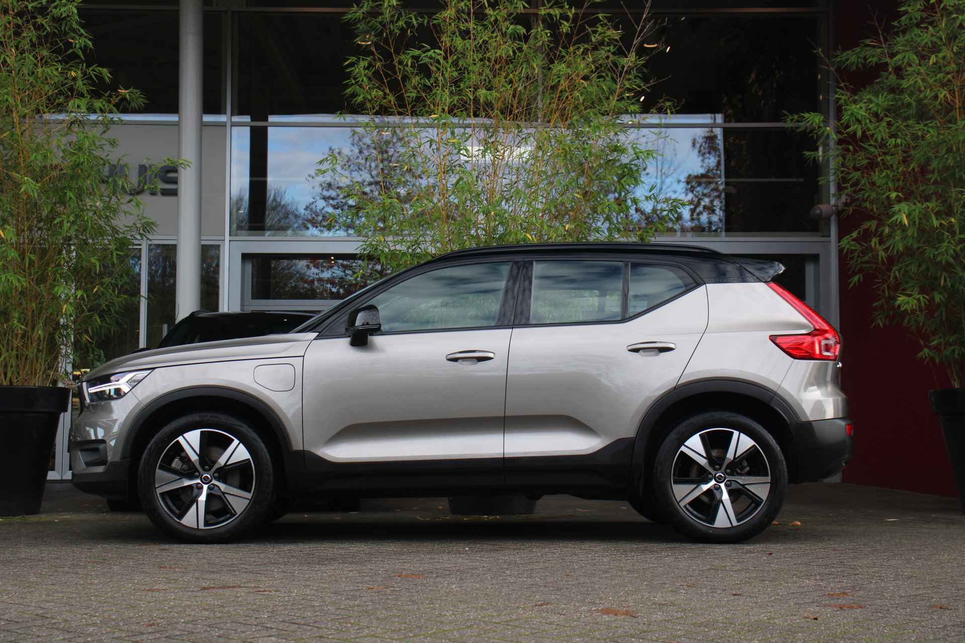 Volvo XC40 T4 Recharge R-Design | Adaptive Cruise | Camera | Harman/Kardon | Stuur/stoelverwarming - 5/24