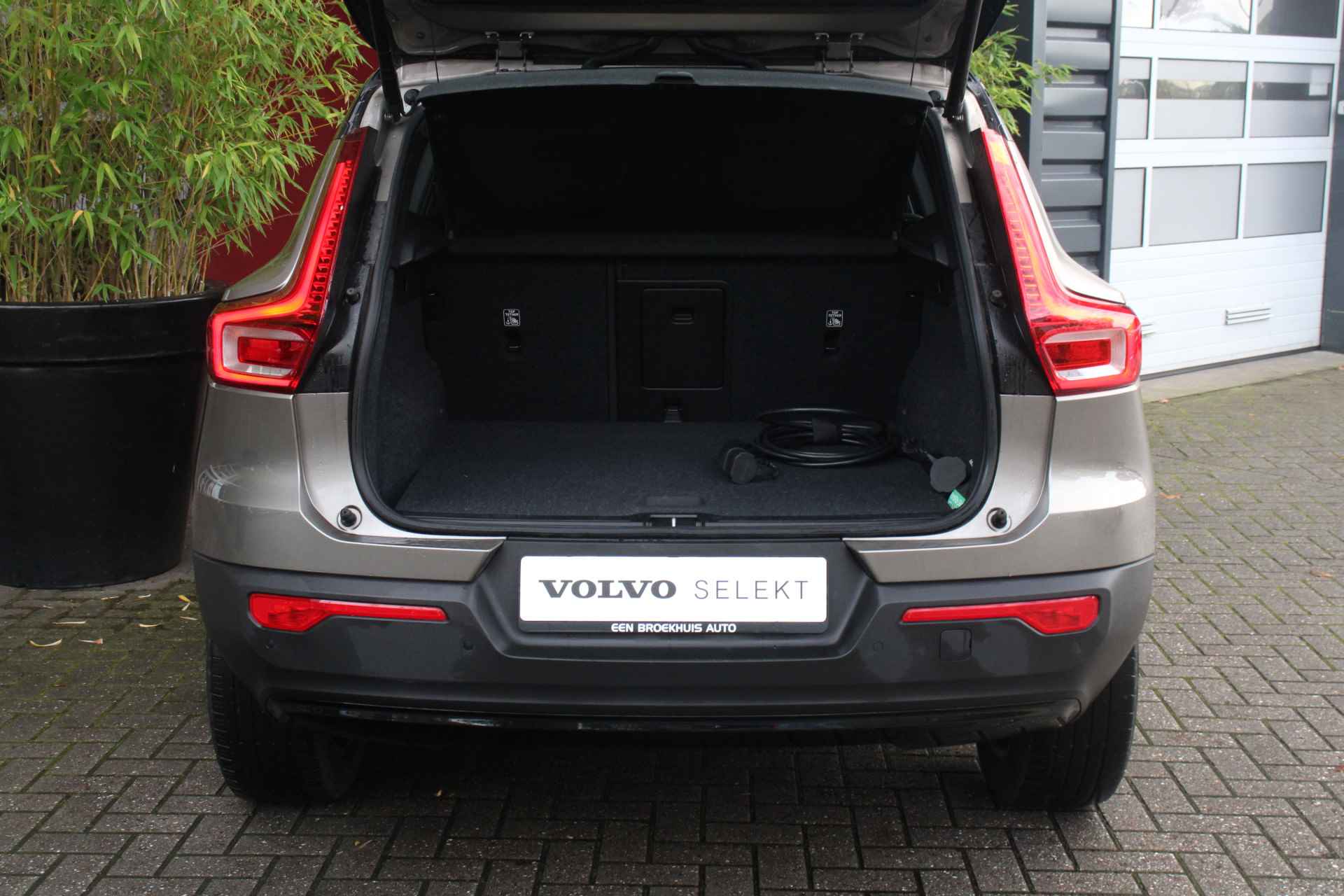 Volvo XC40 T4 Recharge R-Design | Adaptive Cruise | Camera | Harman/Kardon | Stuur/stoelverwarming - 8/24