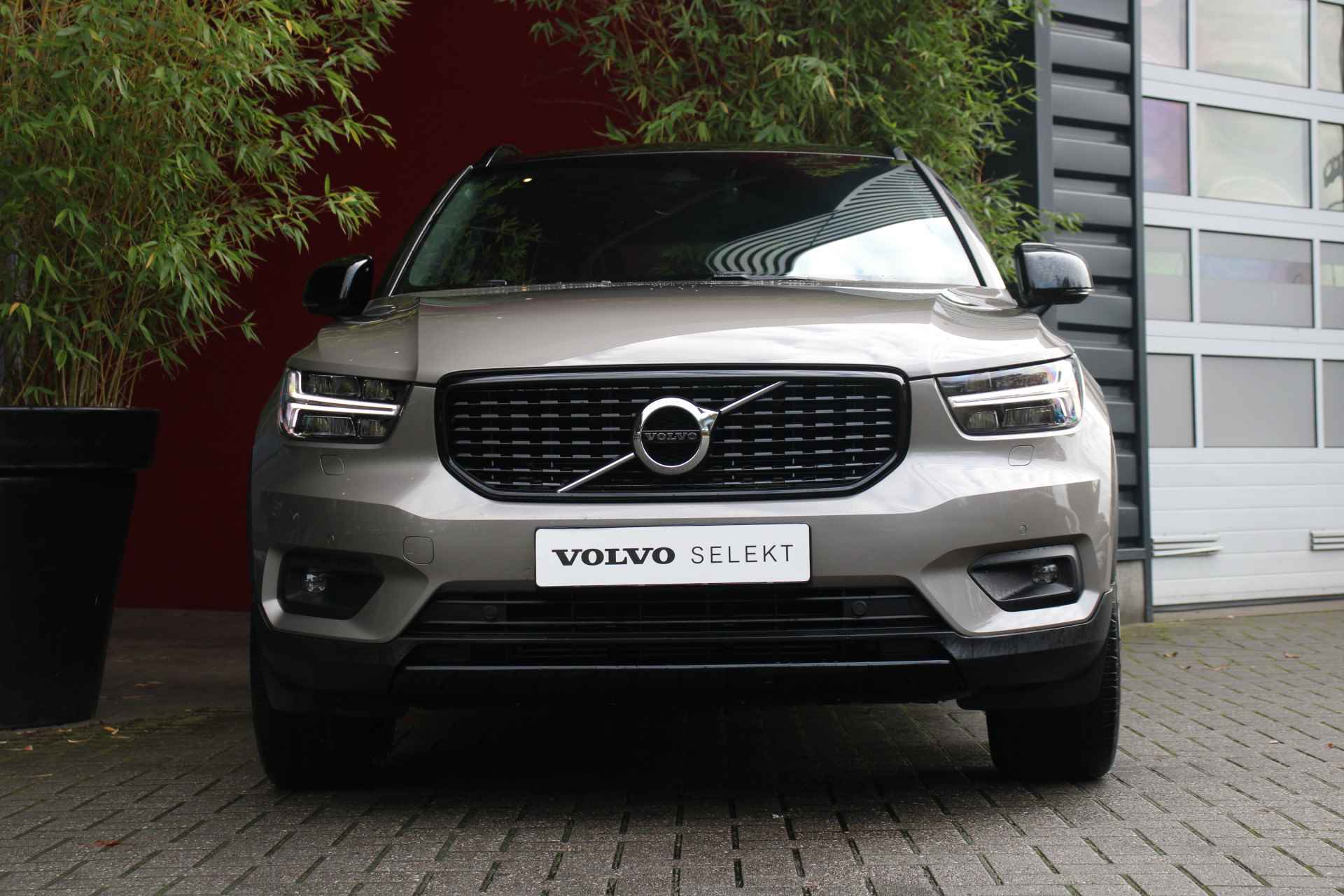 Volvo XC40 T4 Recharge R-Design | Adaptive Cruise | Camera | Harman/Kardon | Stuur/stoelverwarming - 9/24