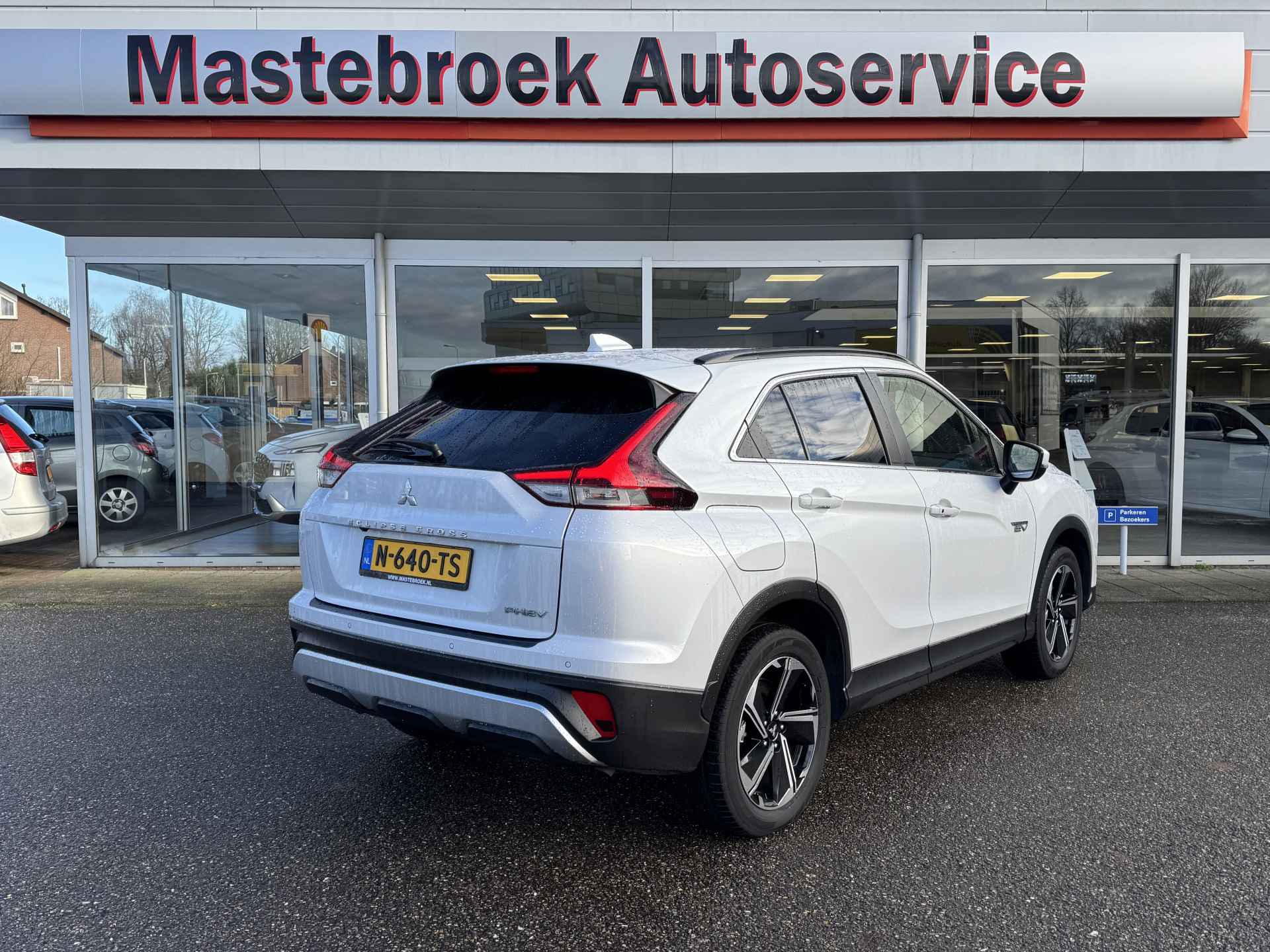 Mitsubishi Eclipse Cross 2.4 PHEV Intense+ staat in Hardenberg - 4/18