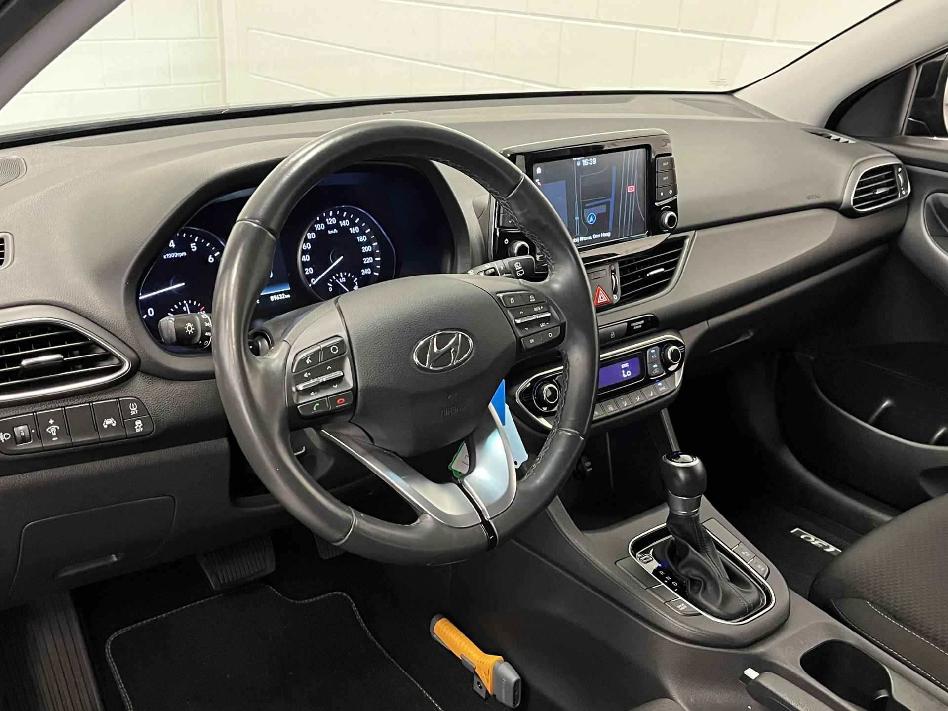 Hyundai i30 Wagon 1.4 T-GDI Comfort AUTOMAAT!! | NAVIGATIE | CLIMATE CONTROL | LICHTMETALEN VELGEN | RUIME STATIONWAGON - 16/41