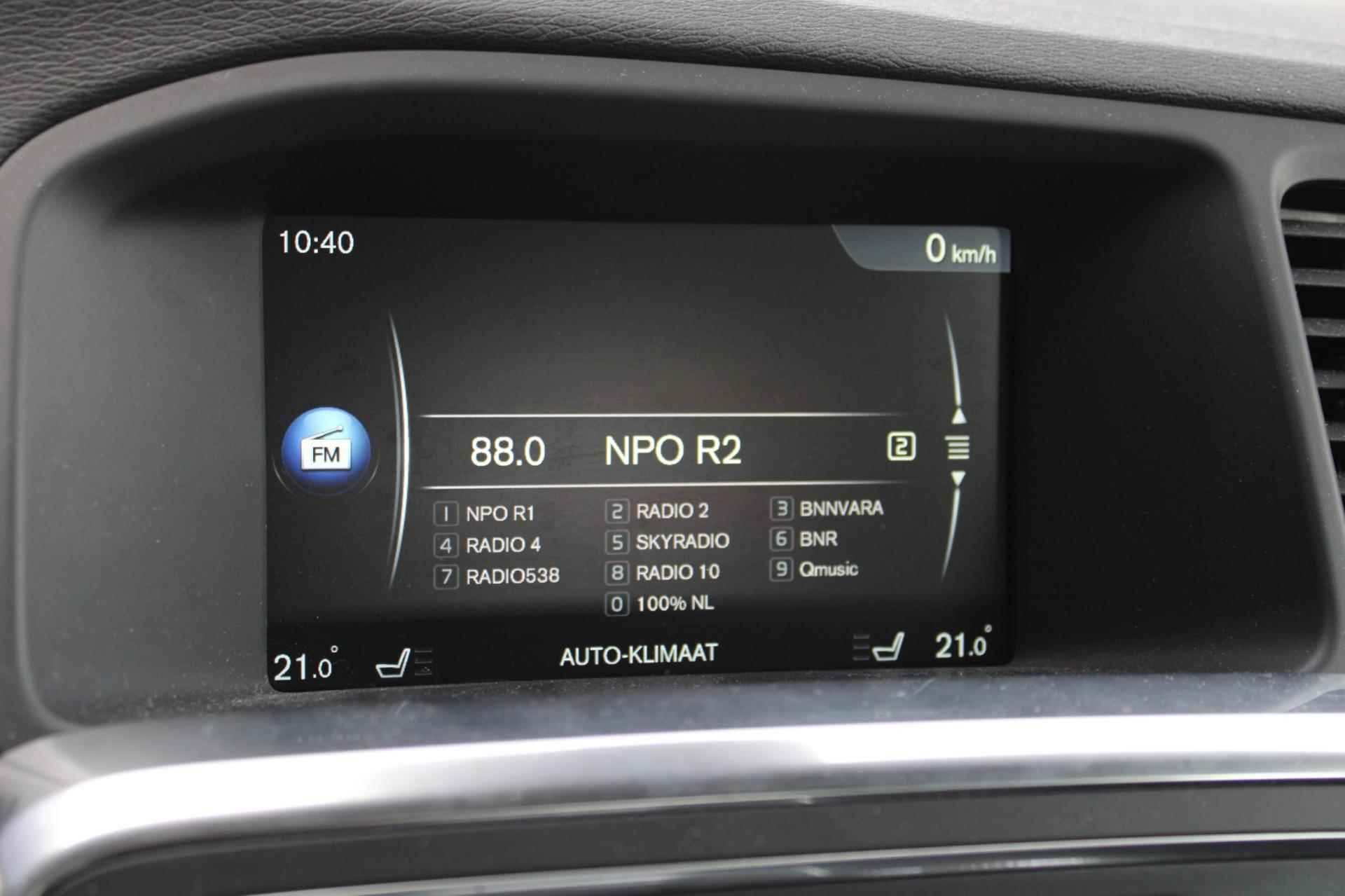 Volvo V60 T3 Momentum | Stoelverwarming | Telefoonvoorbereiding | Trekhaak 1500kg | Schuif/kantel-dak | Camera | - 19/31