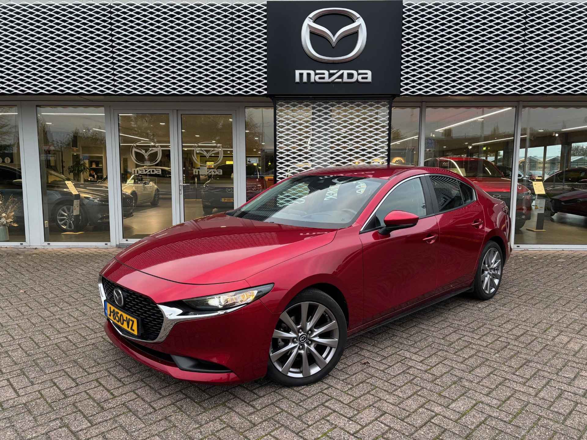 Mazda 3 2.0 e-SkyActiv-G M Hybrid 122 Comfort met Bose DEALERONDERHOUDEN | LEDEREN BEKLEDING | 18" LM-VELGEN | NL-AUTO | - 2/6