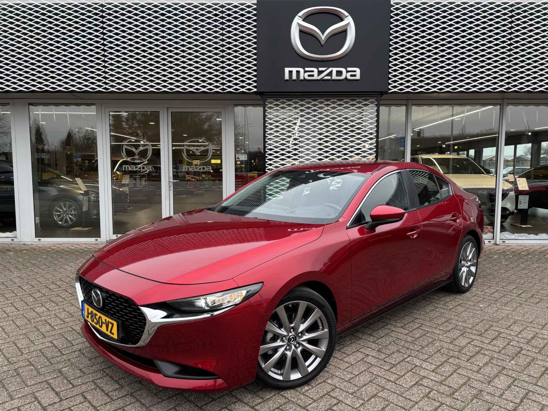 Mazda 3 2.0 e-SkyActiv-G M Hybrid 122 Comfort met Bose DEALERONDERHOUDEN | LEDEREN BEKLEDING | 18" LM-VELGEN | NL-AUTO | - 2/34