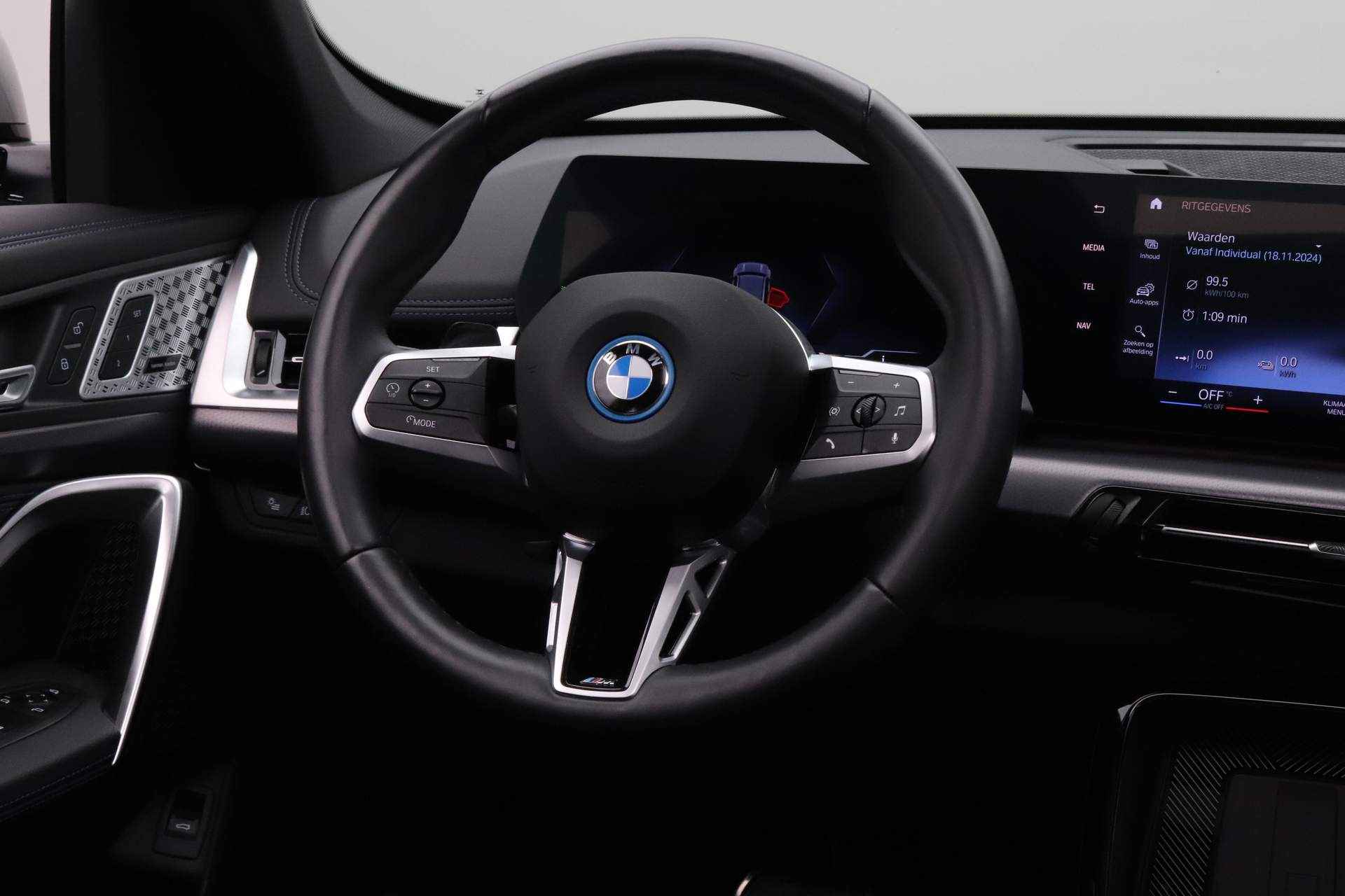 BMW iX1 xDrive30 67 kWh | Achteruitrijcamera | Comfort Access | Panoramadak | Harman Kardon | PDC | - 23/26